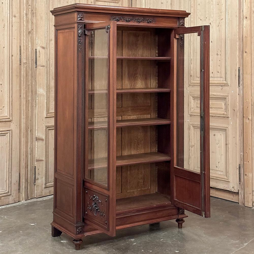Libreria francese Luigi XVI in noce del XIX secolo in vendita 8