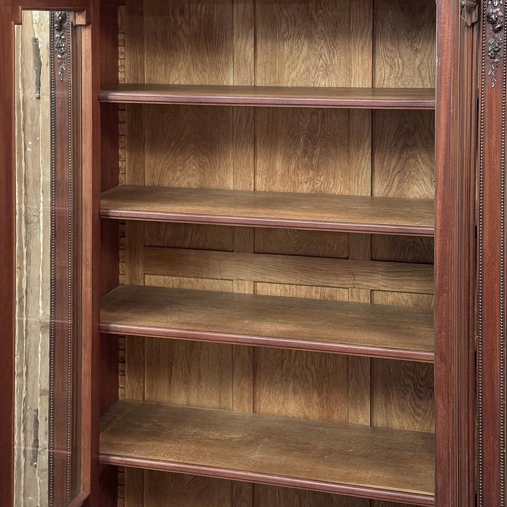 Libreria francese Luigi XVI in noce del XIX secolo in vendita 9