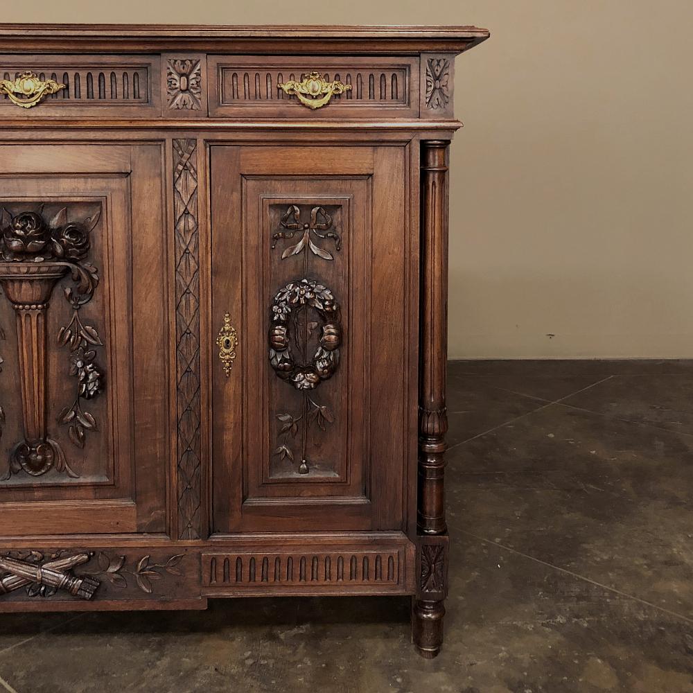 Fine XIX secolo Buffet in noce Luigi XVI francese del XIX secolo in vendita