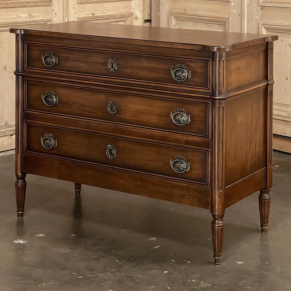 19th Century French Louis XVI Walnut Commode, Chest of Drawers In Good Condition For Sale In Dallas, TX