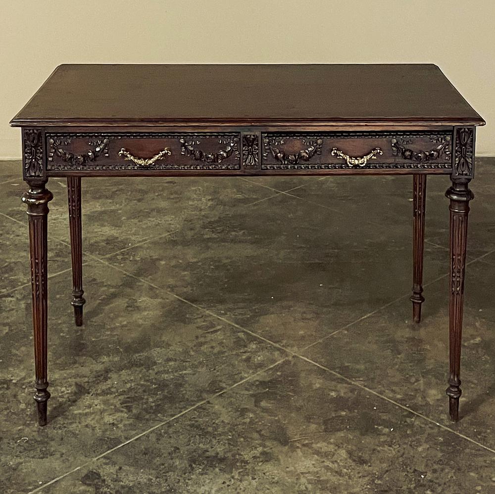 Französischer Louis XVI.-Schreibtisch aus Nussbaumholz, 19. Jahrhundert (Handgeschnitzt) im Angebot