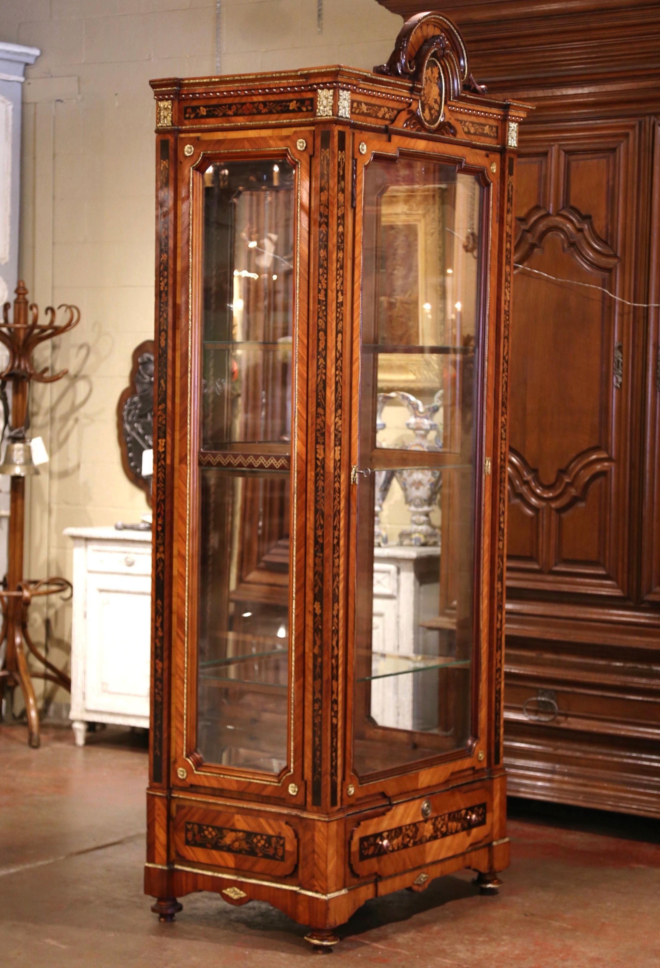 19th Century French Louis XVI Walnut Marquetry Vitrine with Glass Sides and Door 6