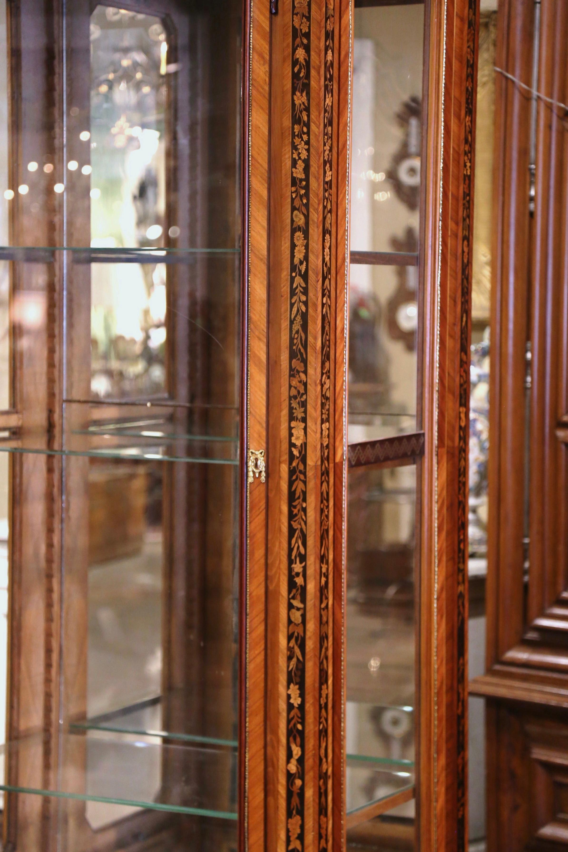 19th Century French Louis XVI Walnut Marquetry Vitrine with Glass Sides and Door 9