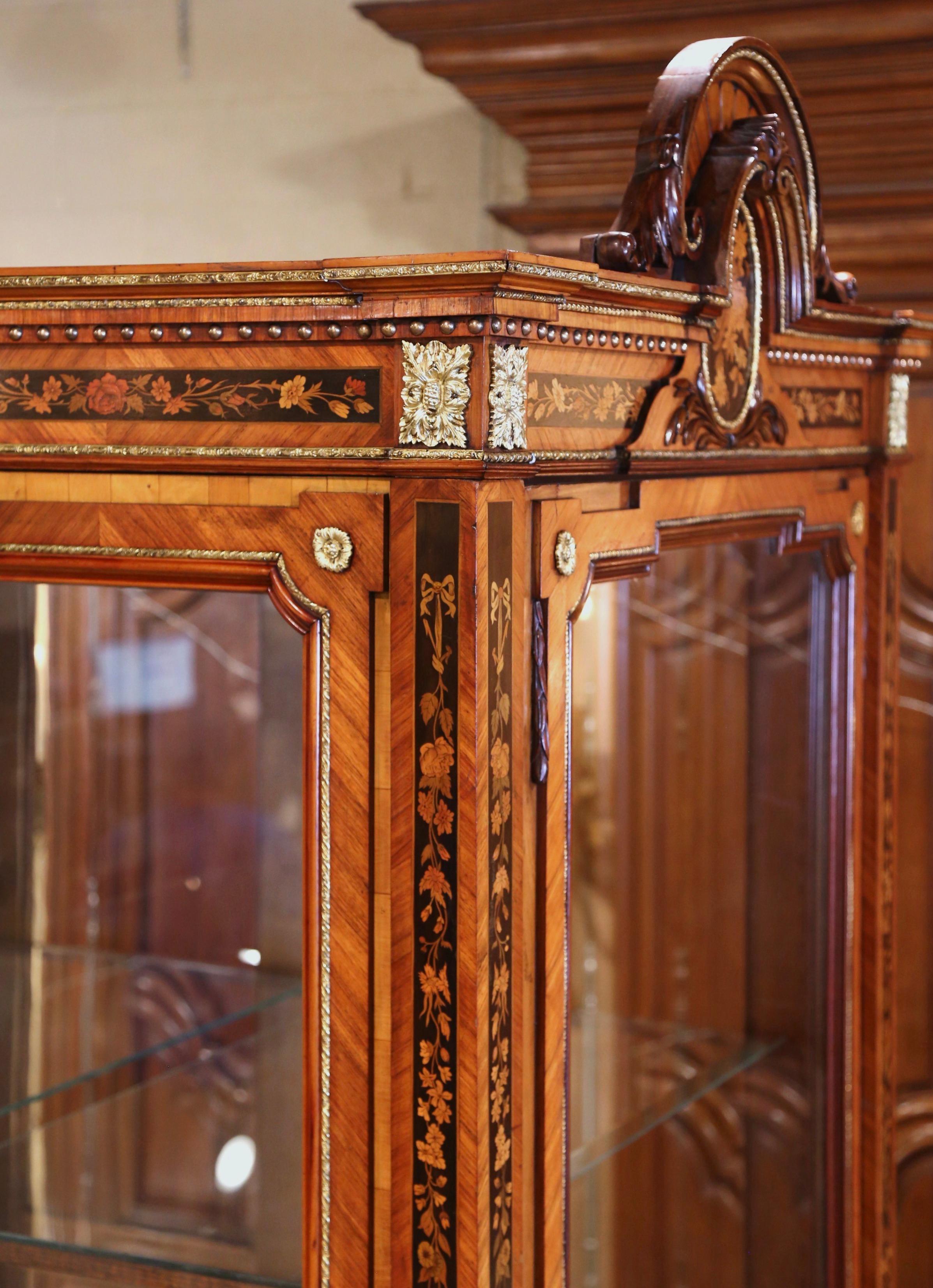 19th Century French Louis XVI Walnut Marquetry Vitrine with Glass Sides and Door 12