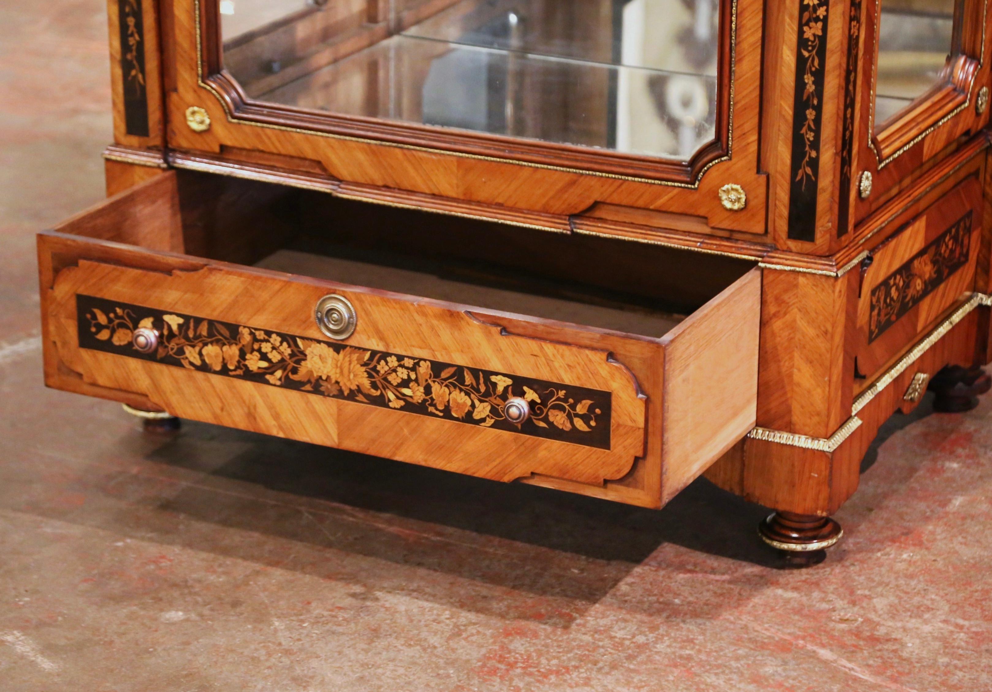 19th Century French Louis XVI Walnut Marquetry Vitrine with Glass Sides and Door 13