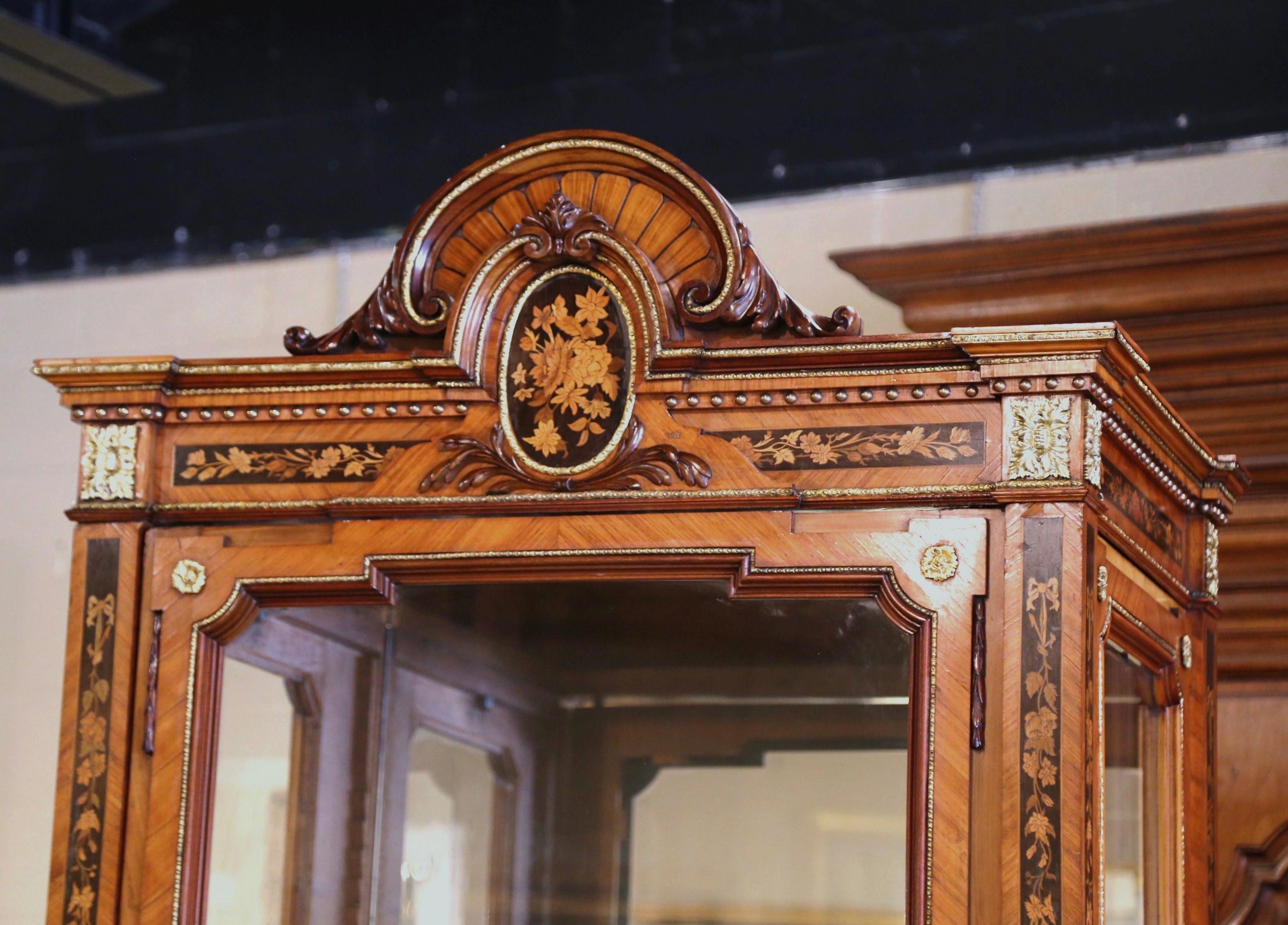 Hand-Carved 19th Century French Louis XVI Walnut Marquetry Vitrine with Glass Sides and Door