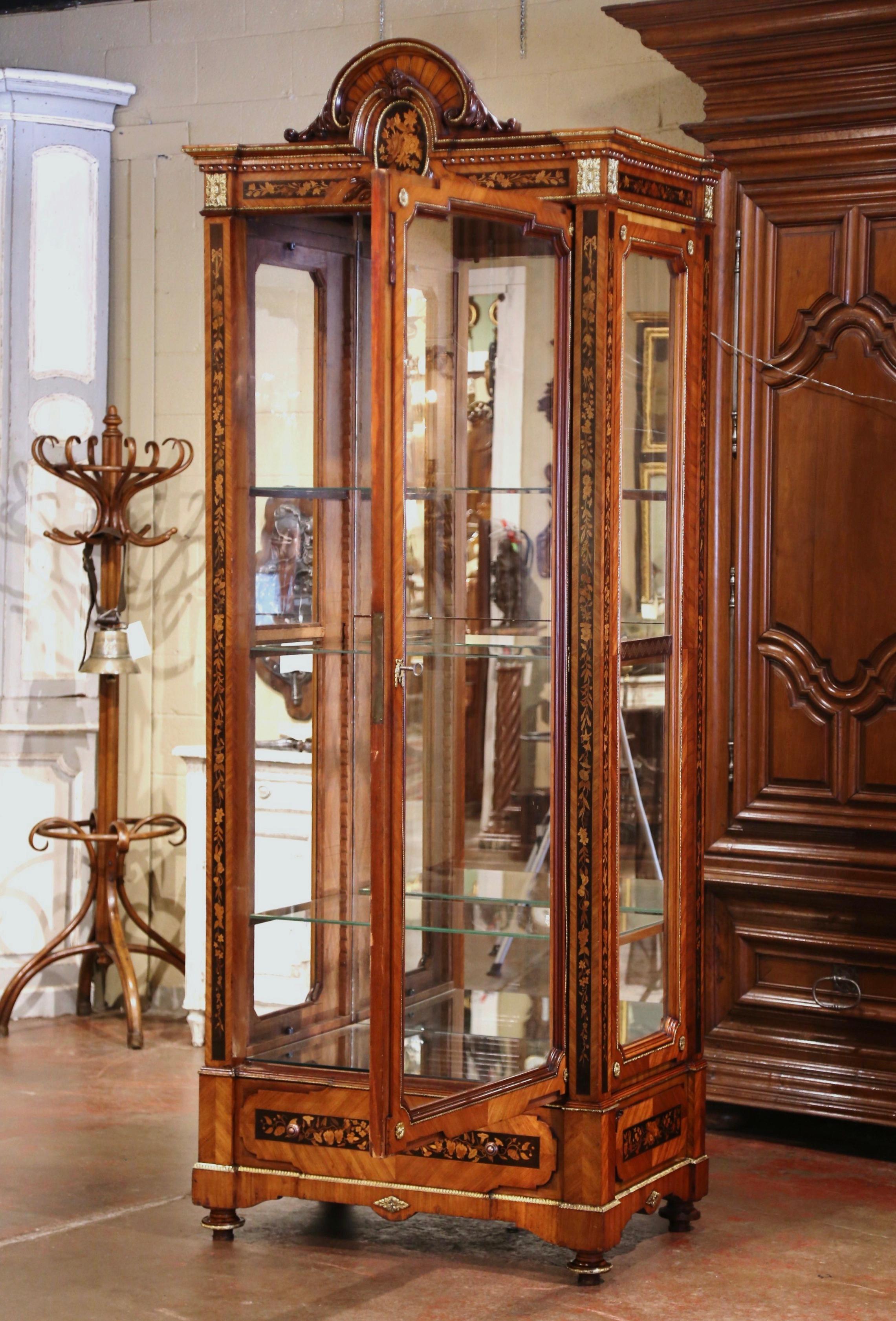 19th Century French Louis XVI Walnut Marquetry Vitrine with Glass Sides and Door 2
