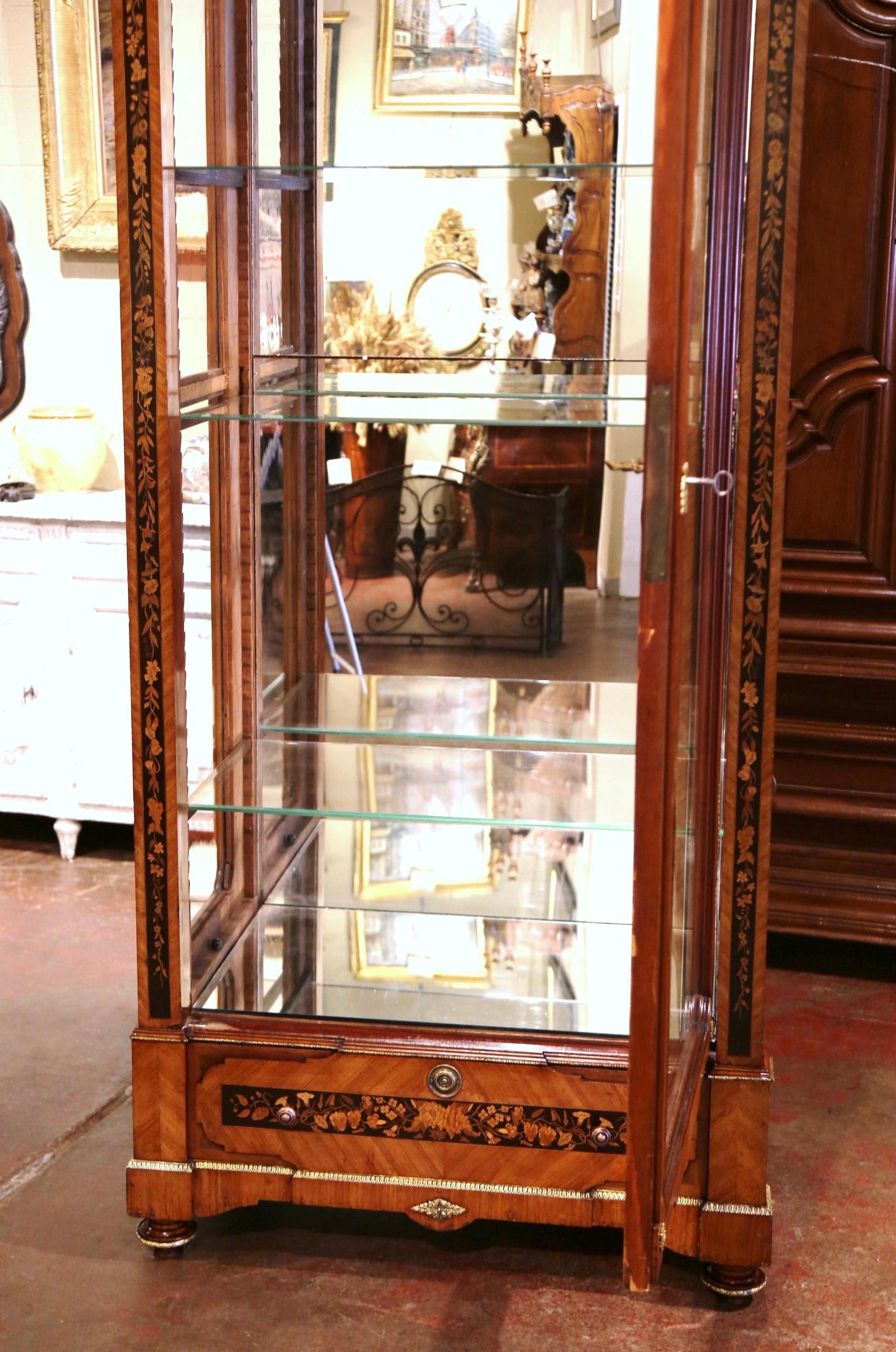 19th Century French Louis XVI Walnut Marquetry Vitrine with Glass Sides and Door 3