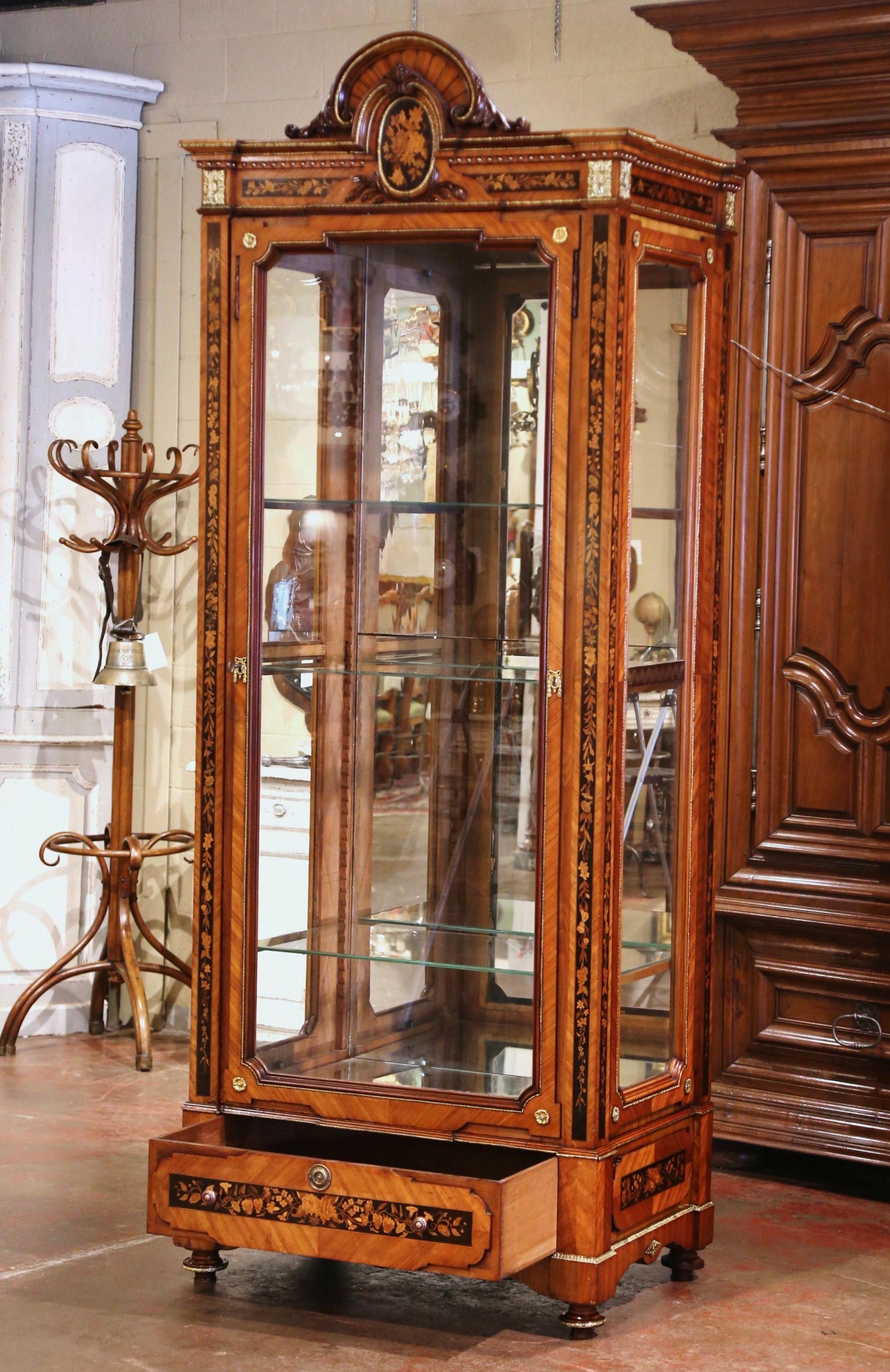 19th Century French Louis XVI Walnut Marquetry Vitrine with Glass Sides and Door 4