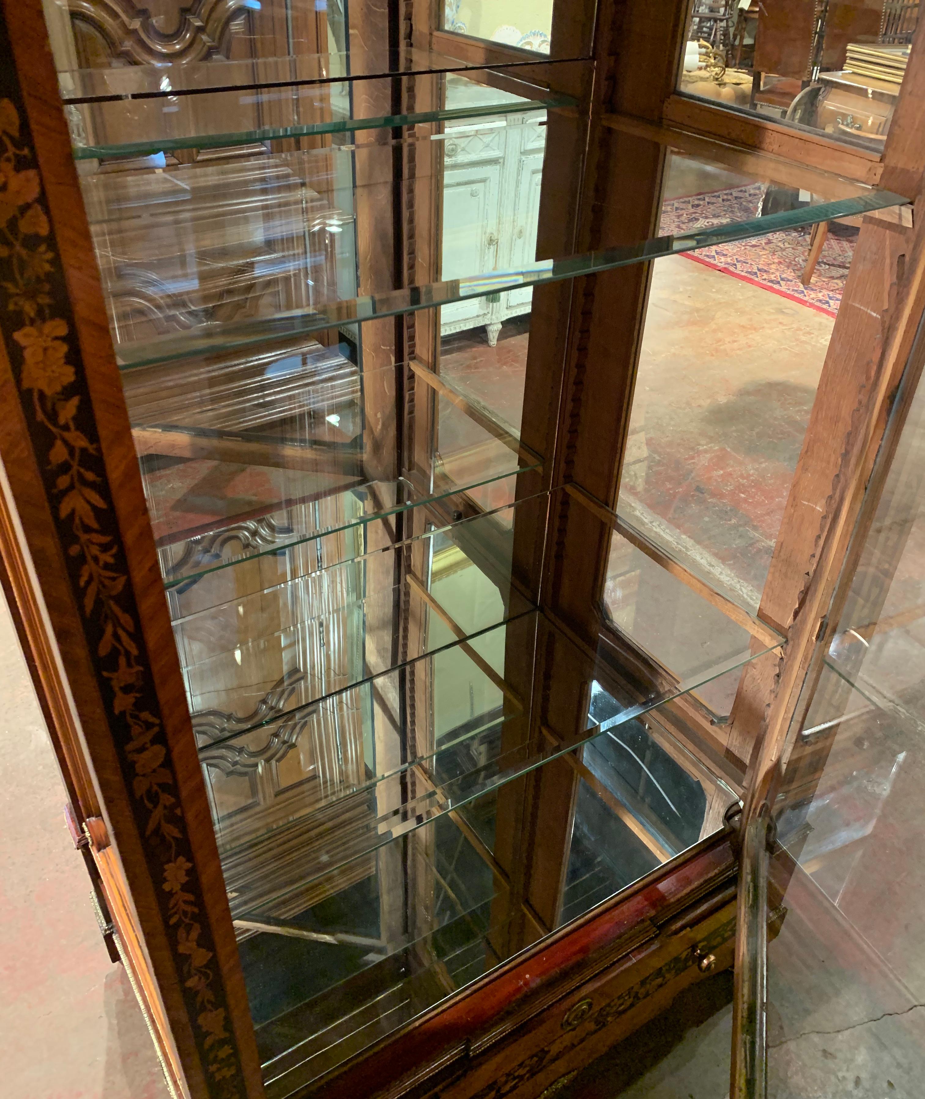 19th Century French Louis XVI Walnut Marquetry Vitrine with Glass Sides and Door 5