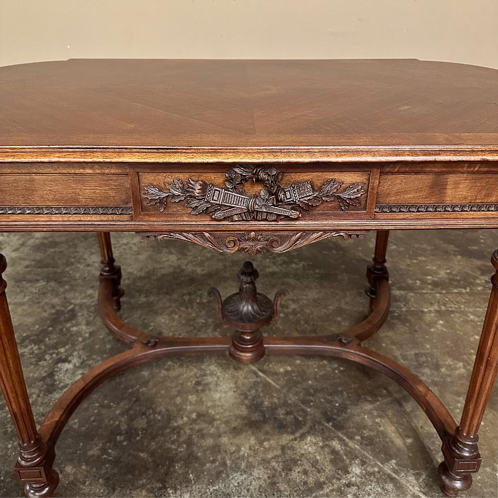 Table à écrire française Louis XVI du 19ème siècle en vente 7
