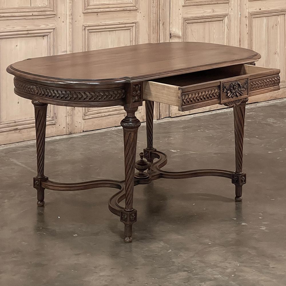 19. Jahrhundert Französisch Louis XVI Nussbaum-Schreibtisch im Zustand „Gut“ im Angebot in Dallas, TX
