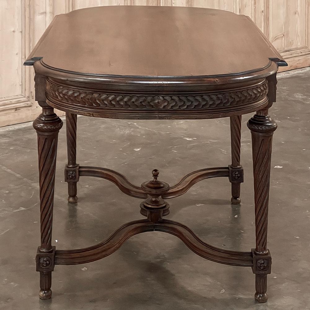 19th Century French Louis XVI Walnut Writing Table For Sale 3