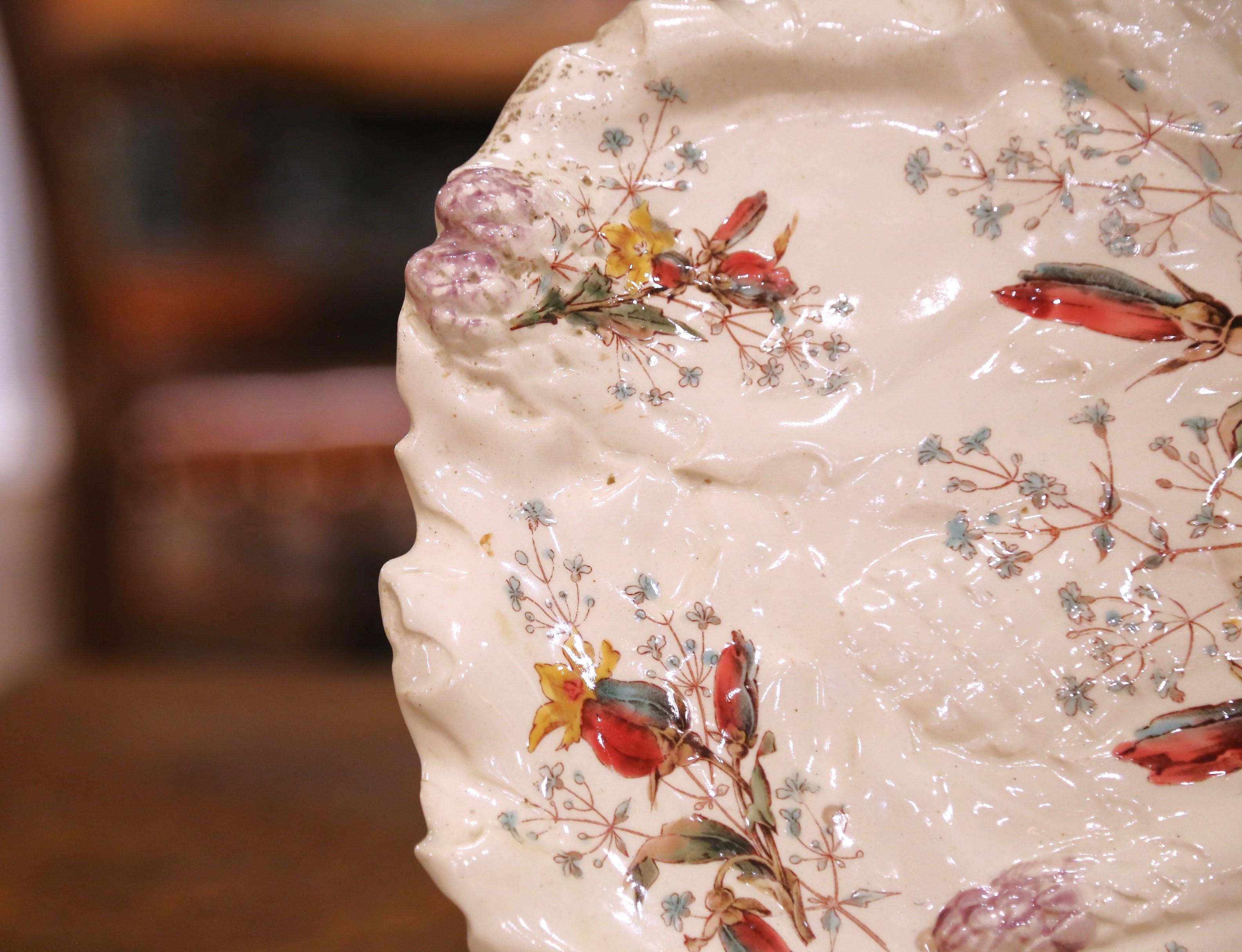 XIXe siècle Plat à fleurs Barbotine 