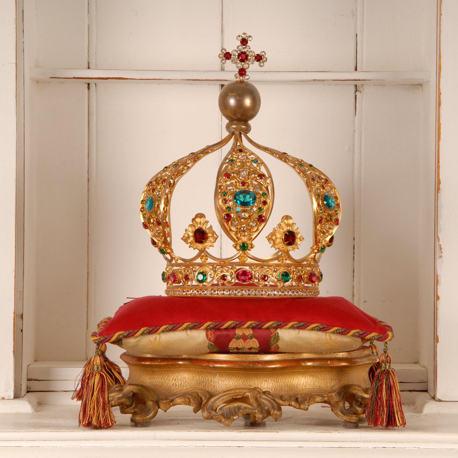 madonna crown