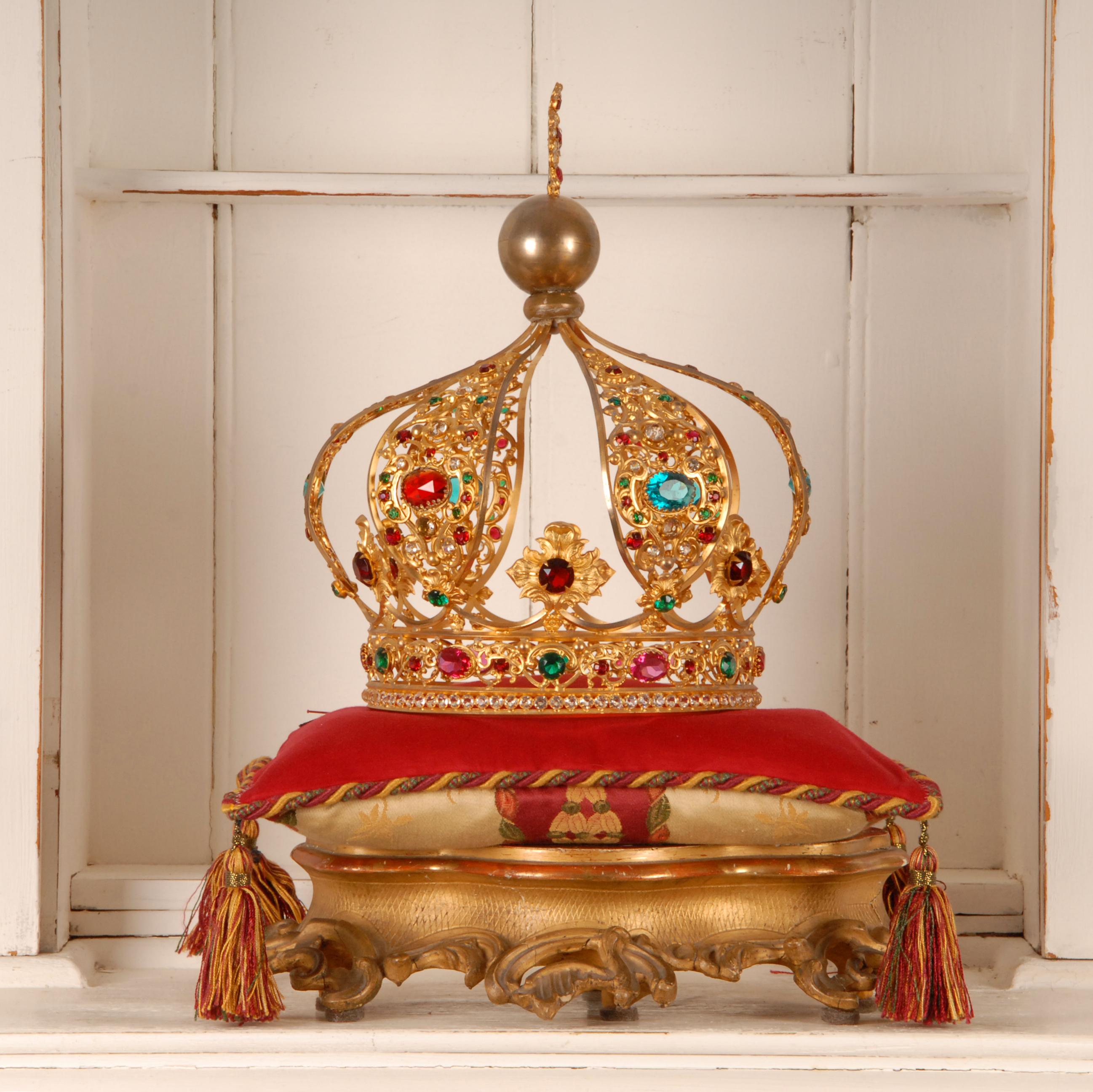 madonna with crown