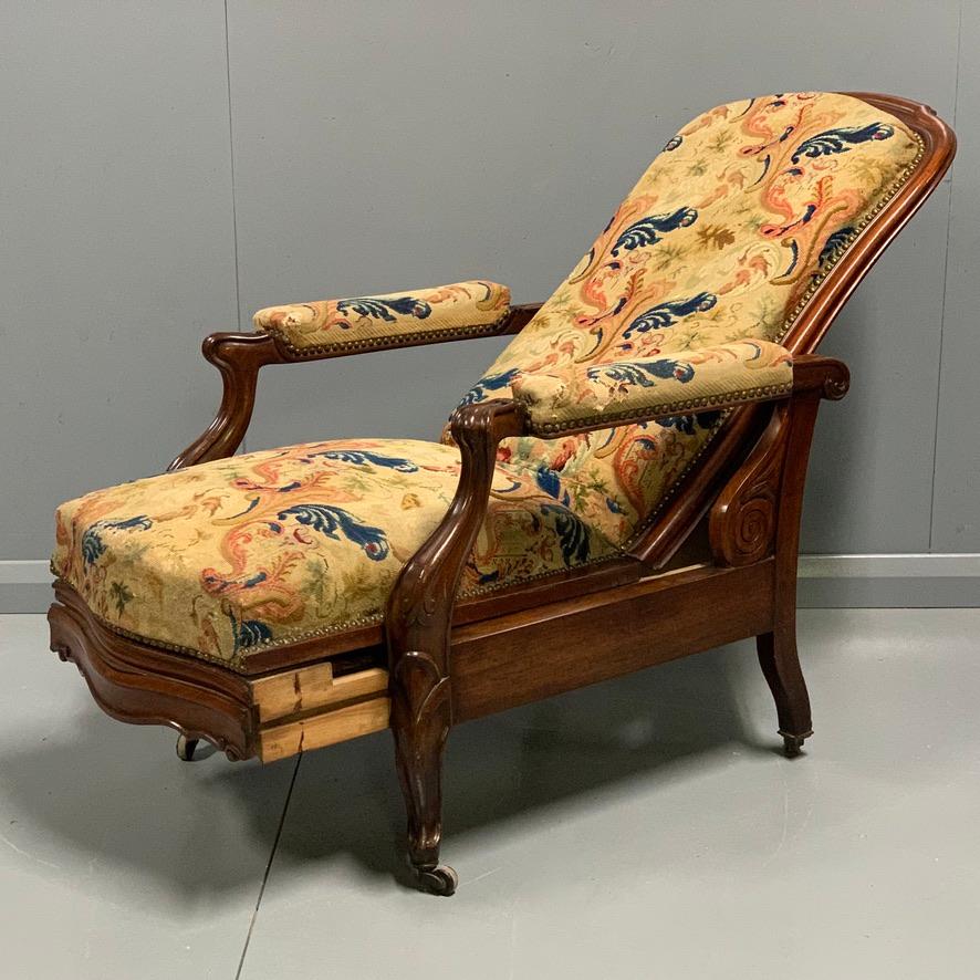 19th Century French Mahogany Adjustable Armchair in Original Tapestry For Sale 6
