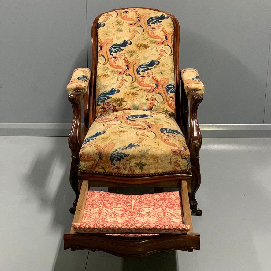 19th Century French Mahogany Adjustable Armchair in Original Tapestry For Sale 9