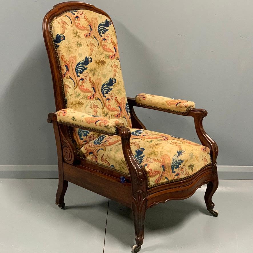 19th Century French Mahogany Adjustable Armchair in Original Tapestry In Good Condition For Sale In Uppingham, Rutland