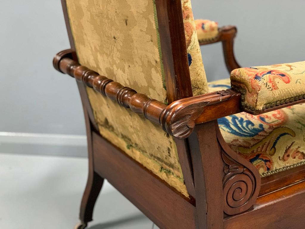 19th Century French Mahogany Adjustable Armchair in Original Tapestry For Sale 1