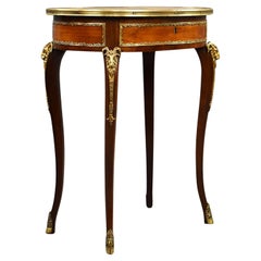Table d'appoint du XIXe siècle en acajou et marqueterie avec montures en bronze doré