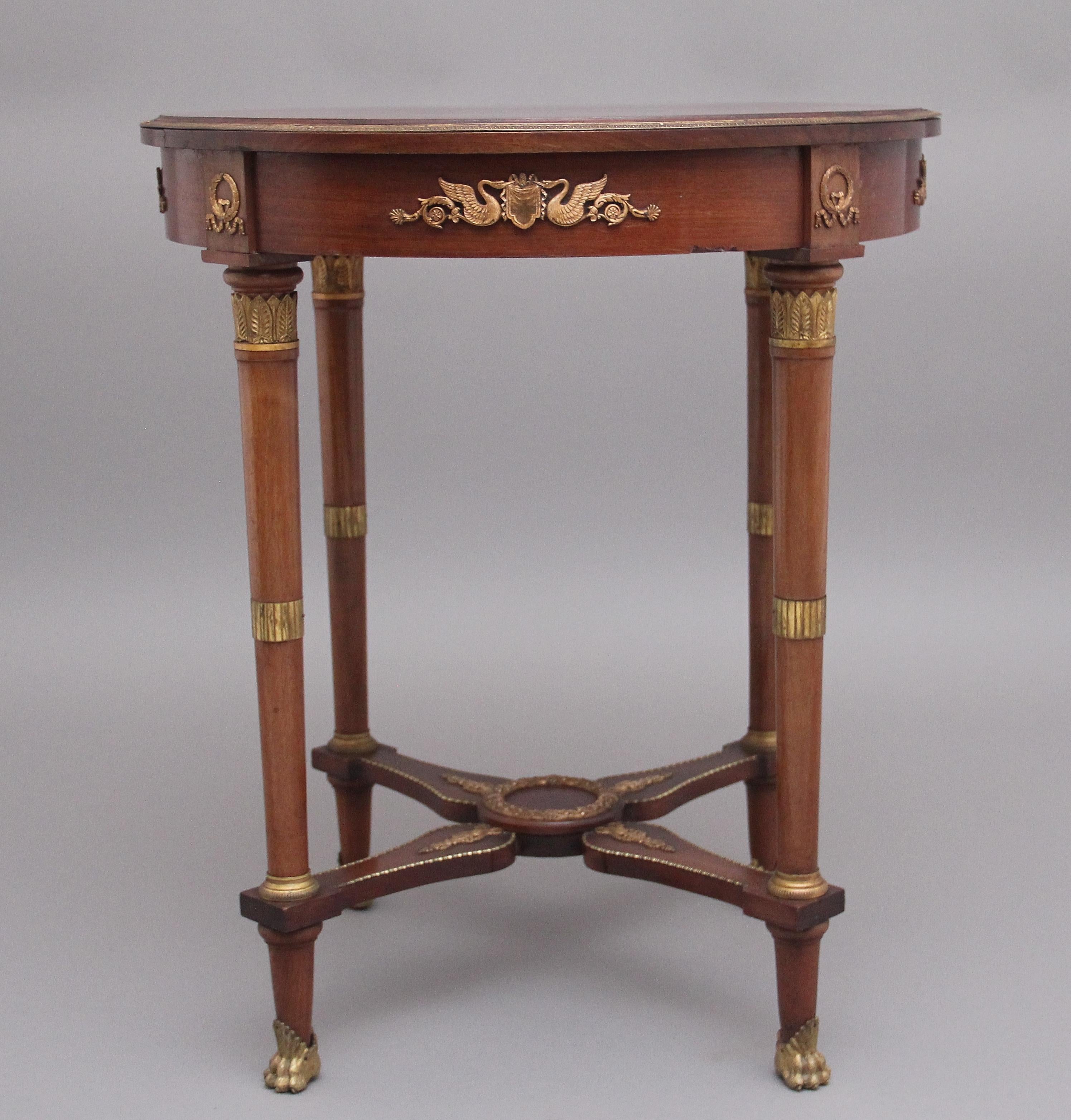 Französischer Mahagoni-Mitteltisch aus dem 19. Jahrhundert im Empire-Stil im Angebot 1