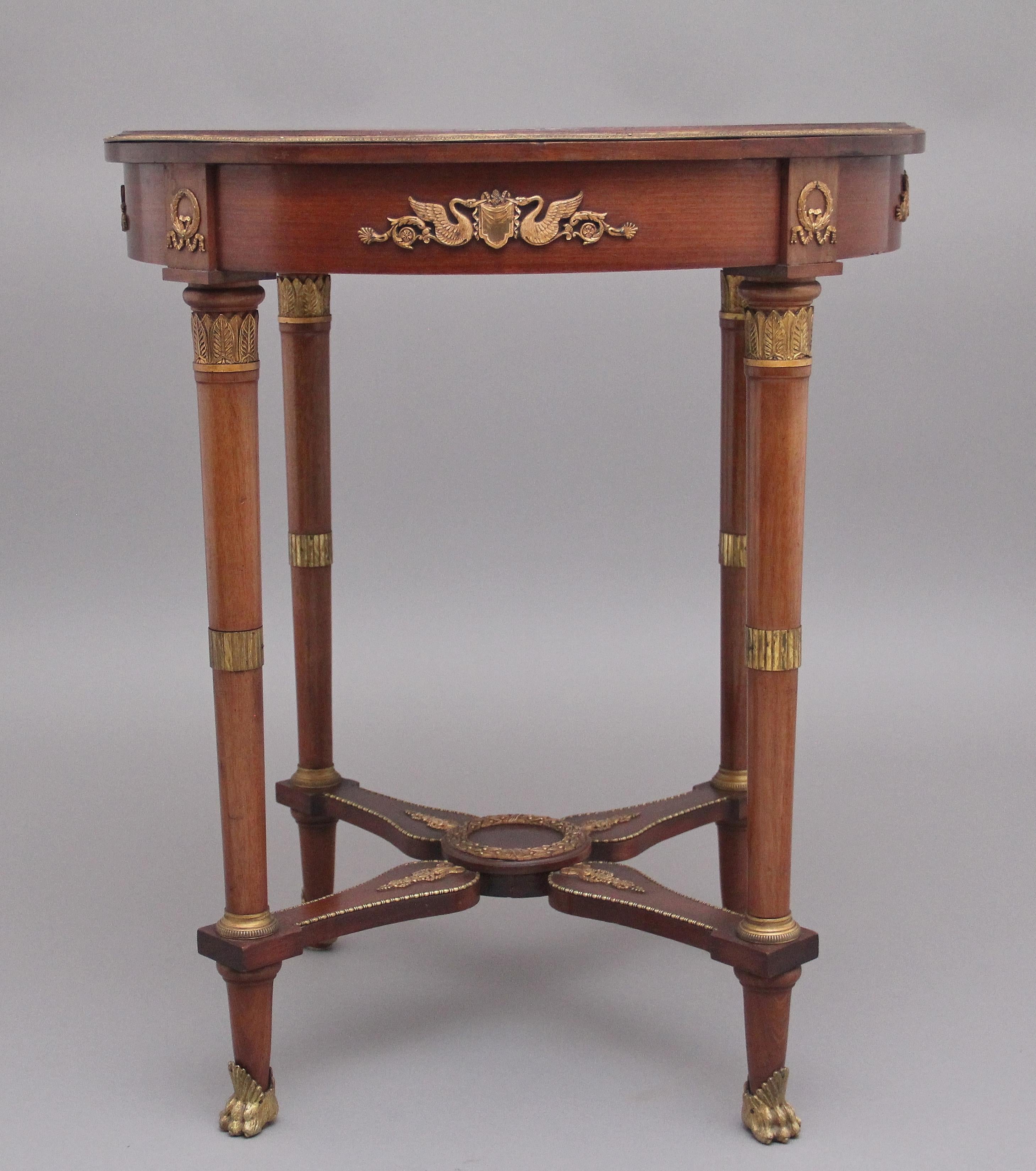 Französischer Mahagoni-Mitteltisch aus dem 19. Jahrhundert im Empire-Stil im Angebot 2