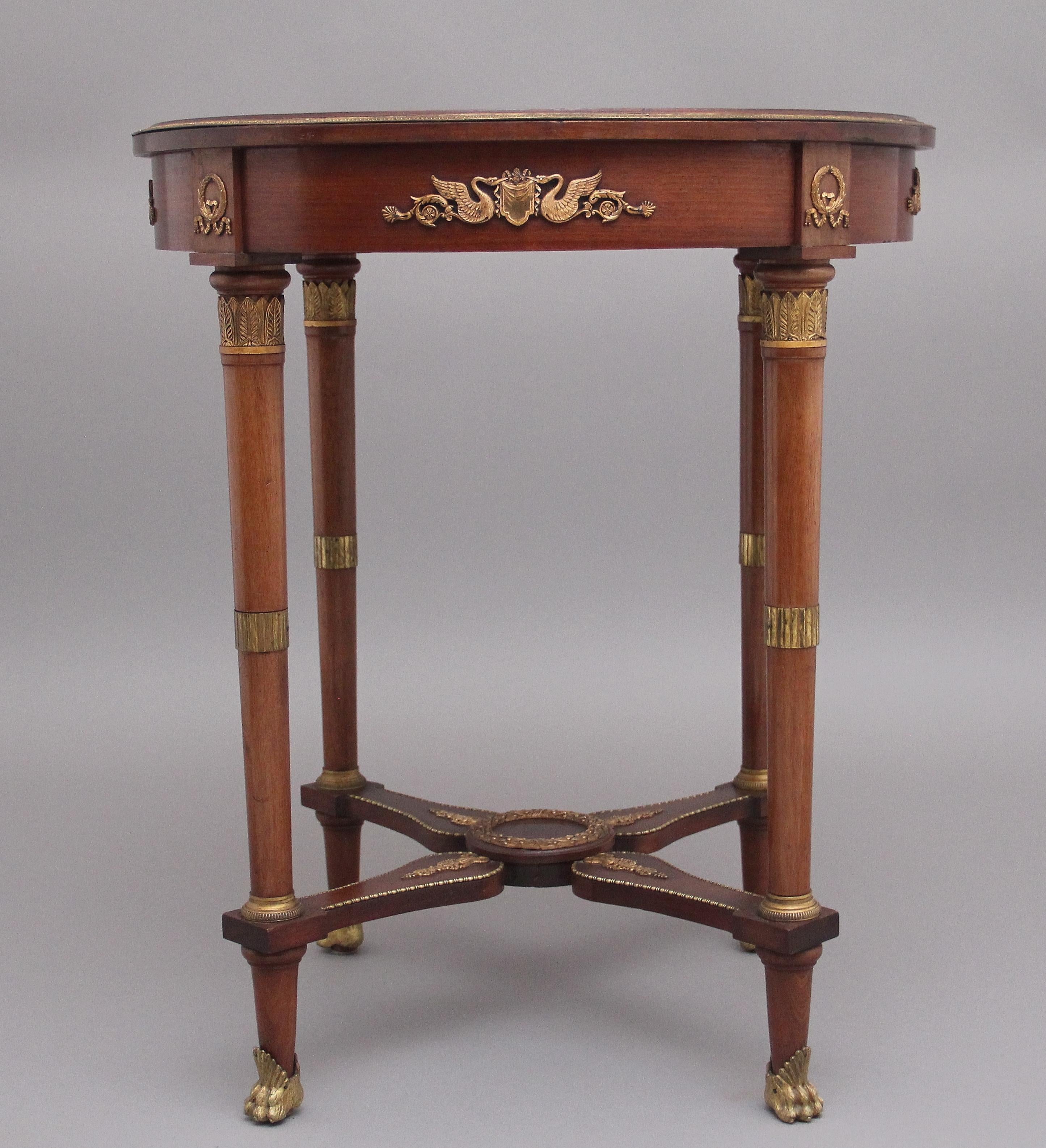Französischer Mahagoni-Mitteltisch aus dem 19. Jahrhundert im Empire-Stil im Angebot 3