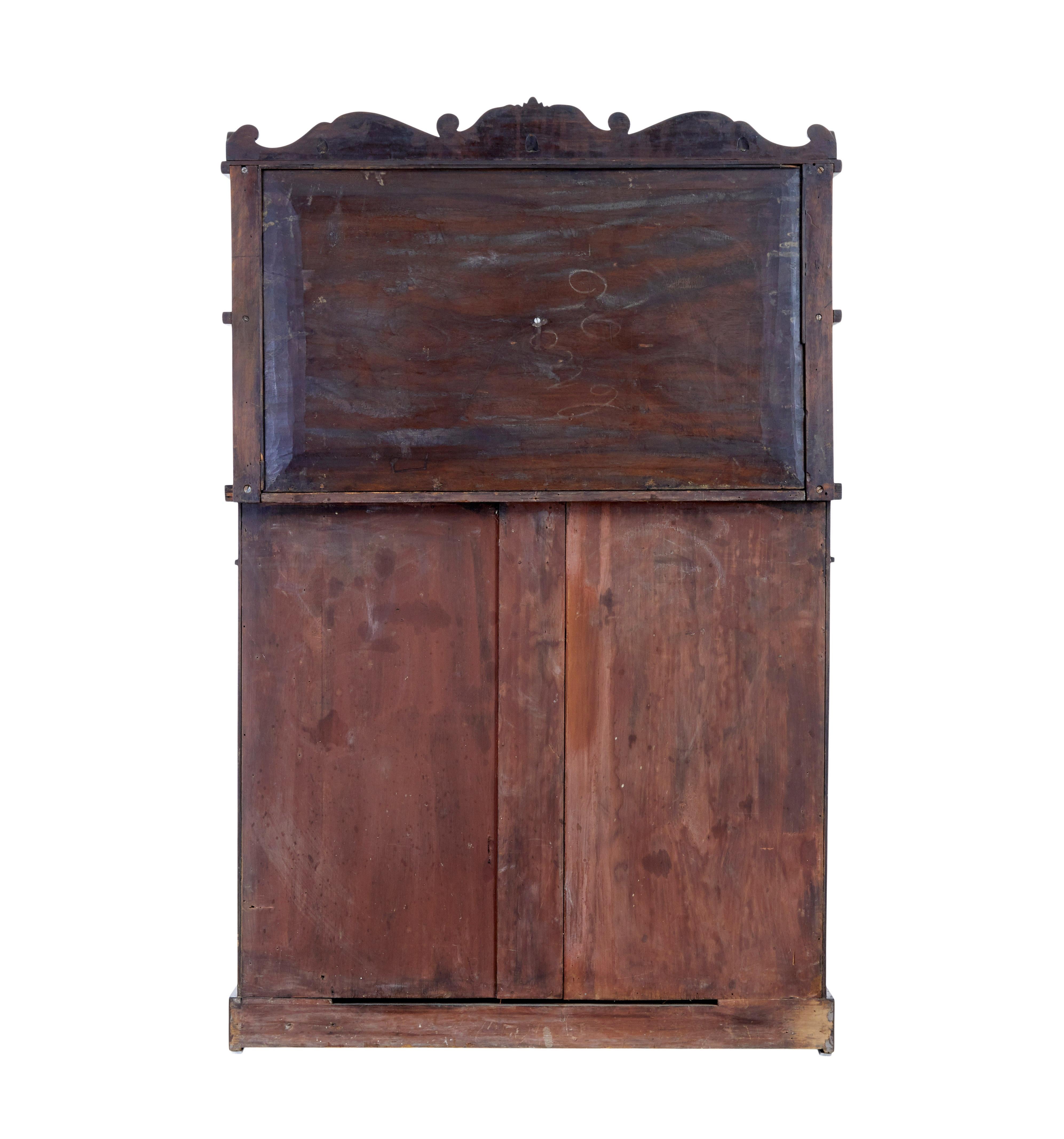 Intagliato a mano Credenza chiffonier francese del XIX secolo in mogano