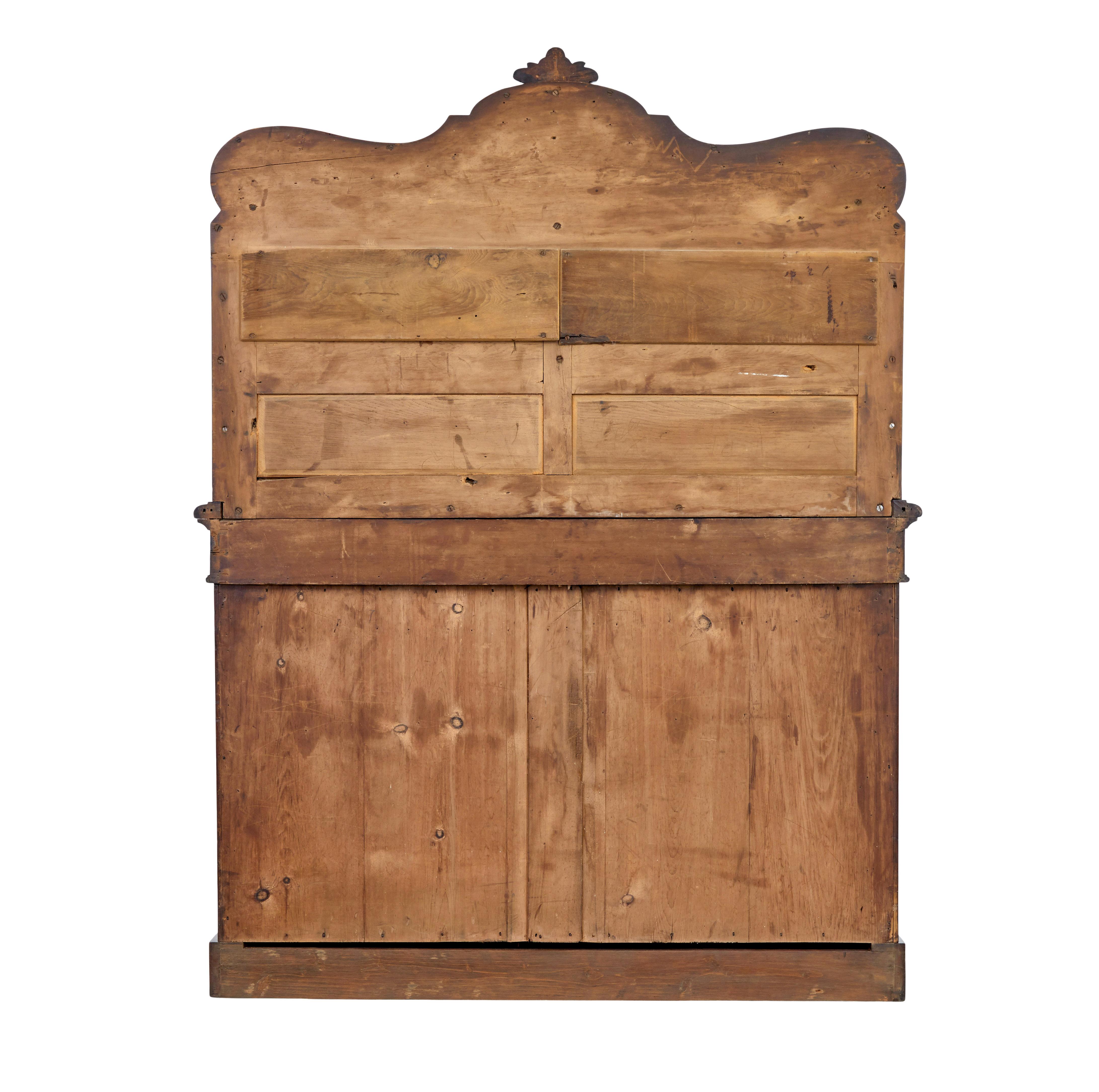 Intagliato a mano Credenza chiffonier francese del XIX secolo in mogano in vendita