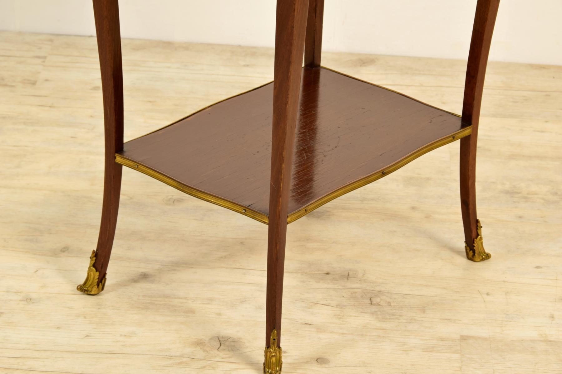 XIXe siècle Table basse française en acajou du 19ème siècle par Escalier de Cristal en vente