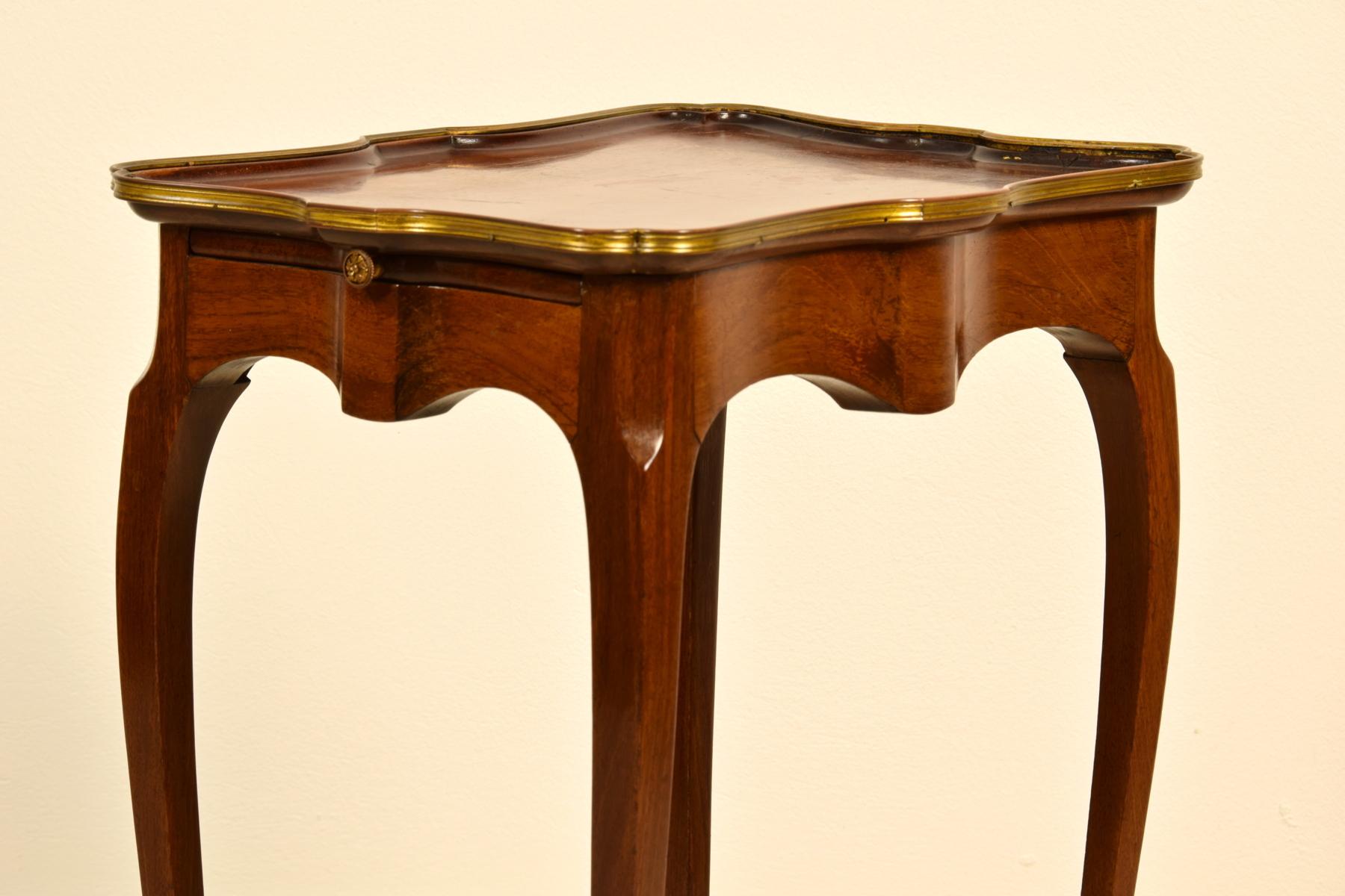 19th Century, French Mahogany Coffee Table by Escalier de Cristal For Sale 3