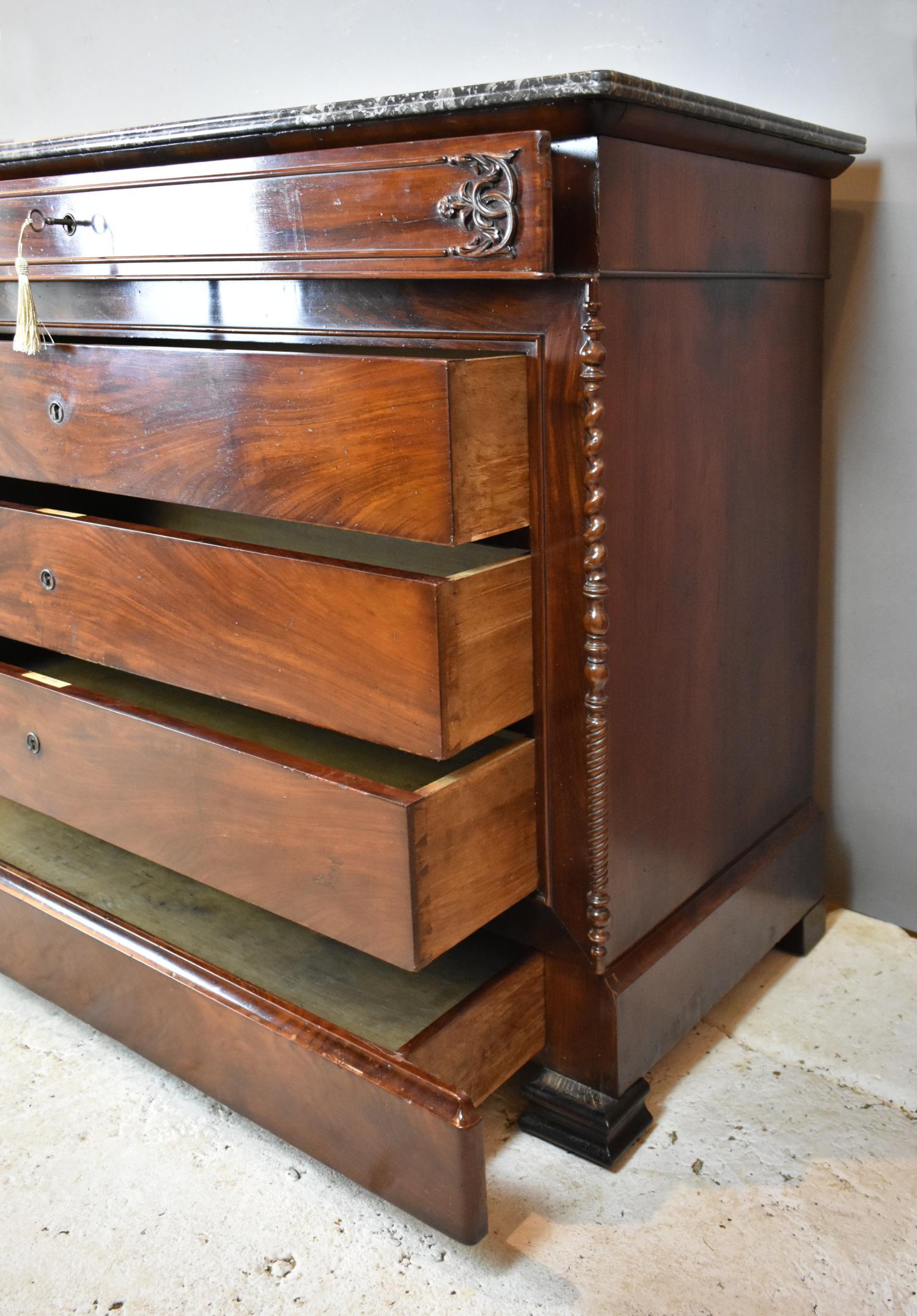 19th Century French Mahogany Commode Chest of Drawers For Sale 8