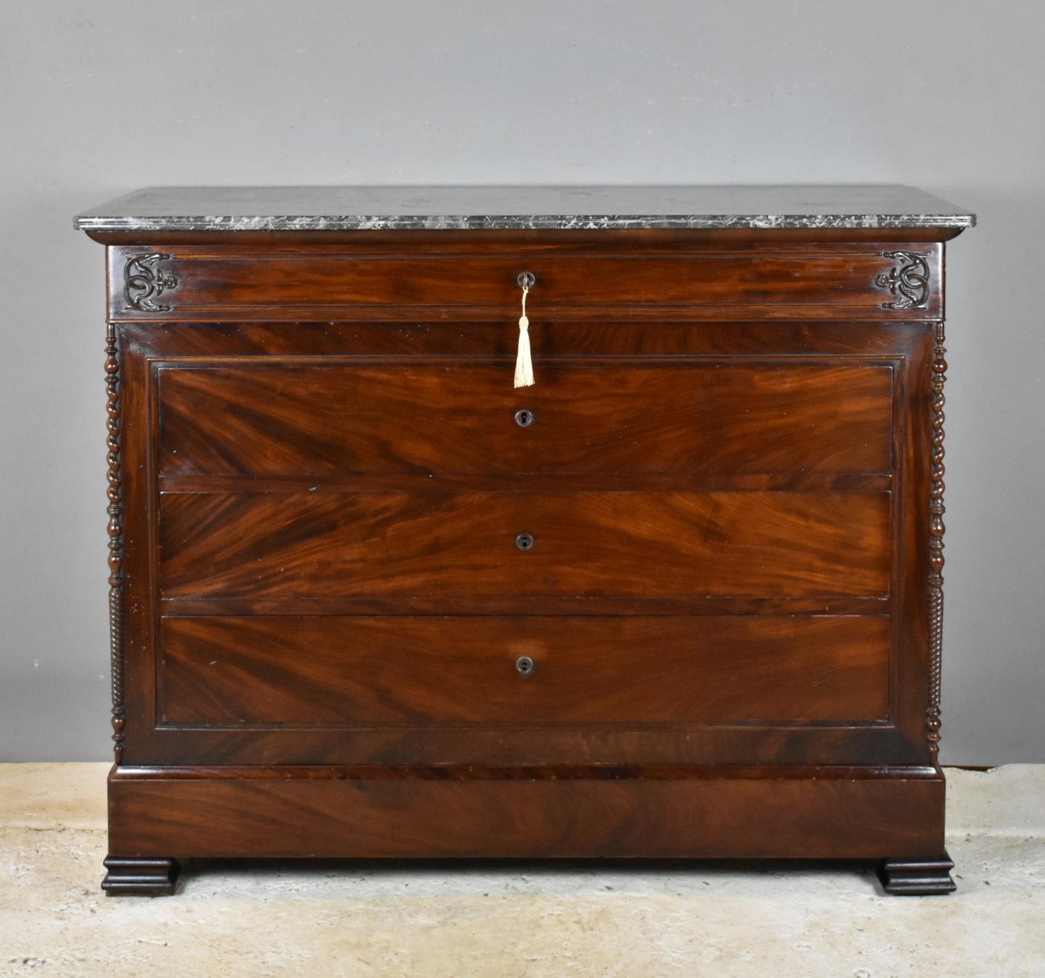 Antique French Mahogany Commode Chest of Drawers (circa 1860) 

This is a very fine quality French chest of drawers constructed in the Louis Philippe period. 

Sitting on top is the free-standing 18 mm thick beautiful variegated grey and white