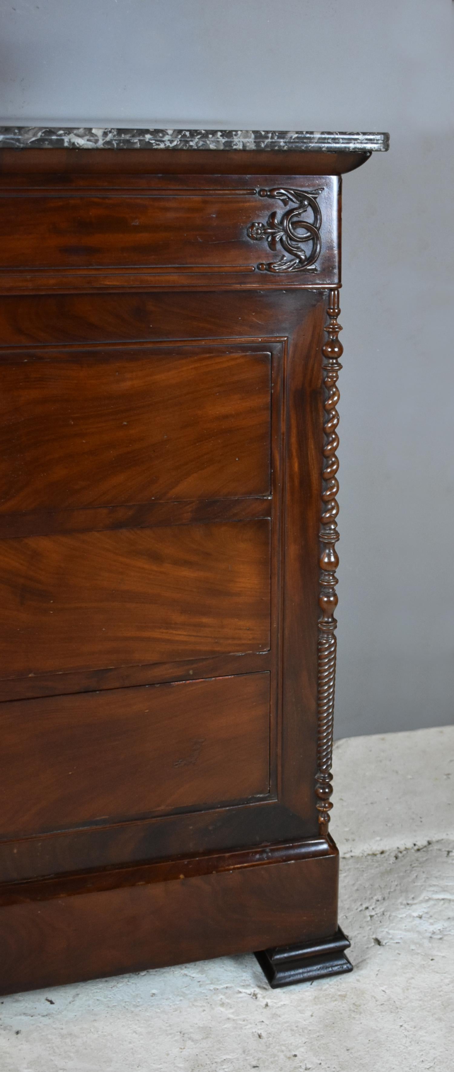 19th Century French Mahogany Commode Chest of Drawers For Sale 3