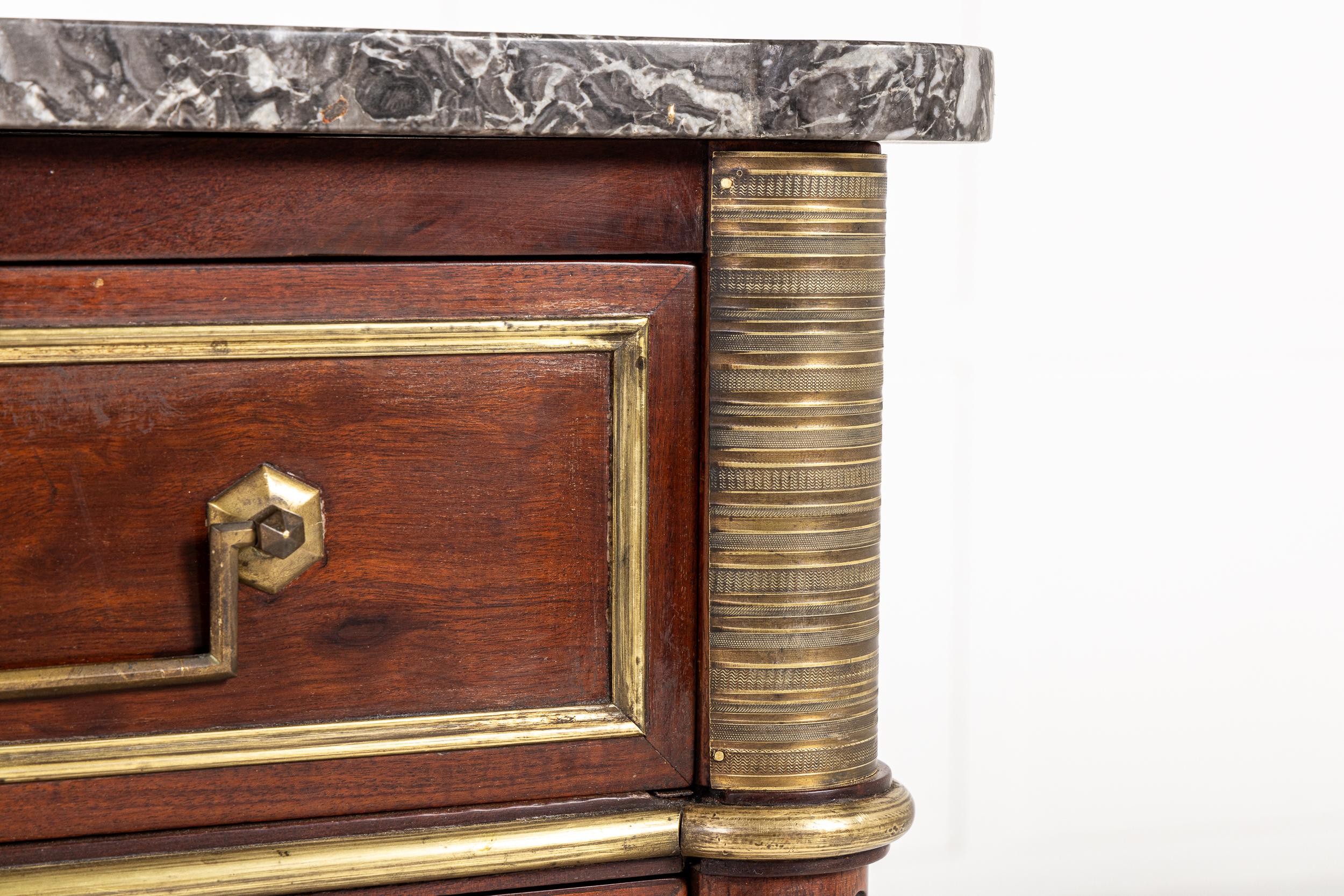 Mogano Commode francese in mogano del XIX secolo in vendita