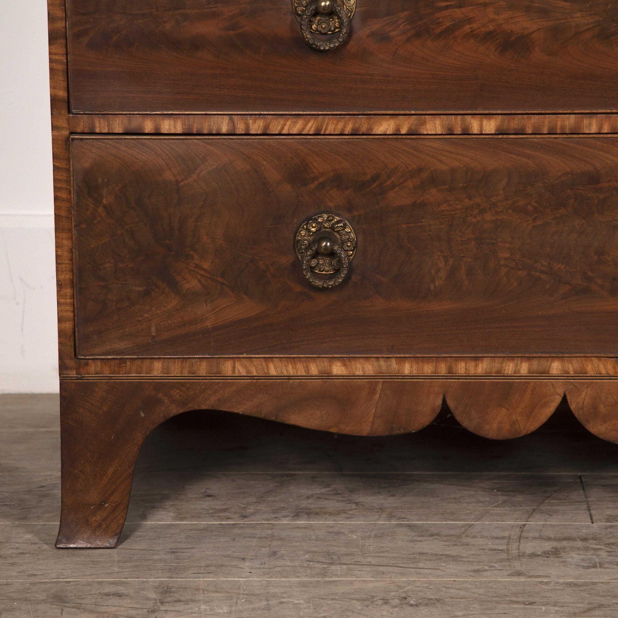 19th Century French Mahogany Commode For Sale 2