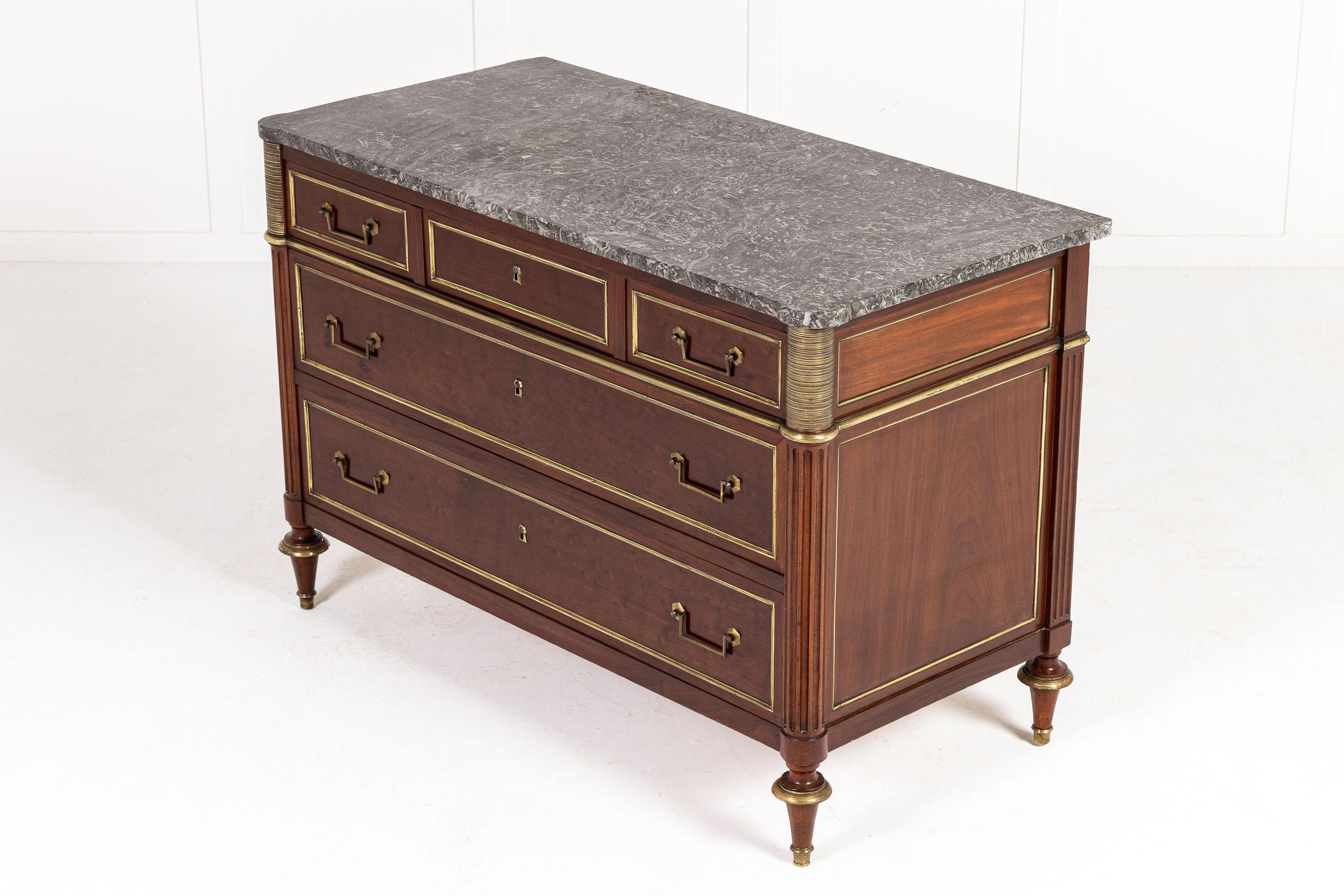 Commode francese in mogano del XIX secolo in vendita 3