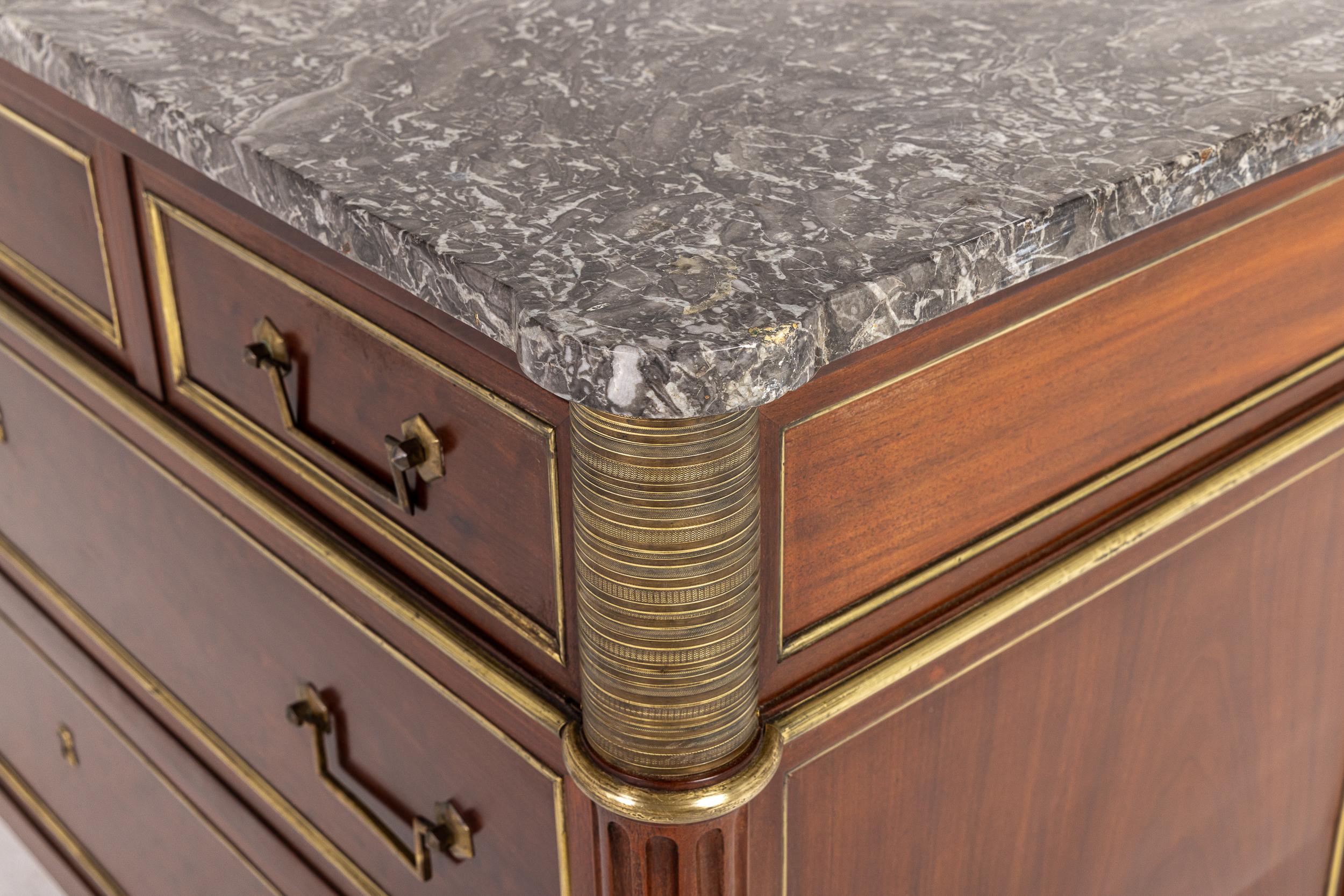 Commode francese in mogano del XIX secolo in vendita 4