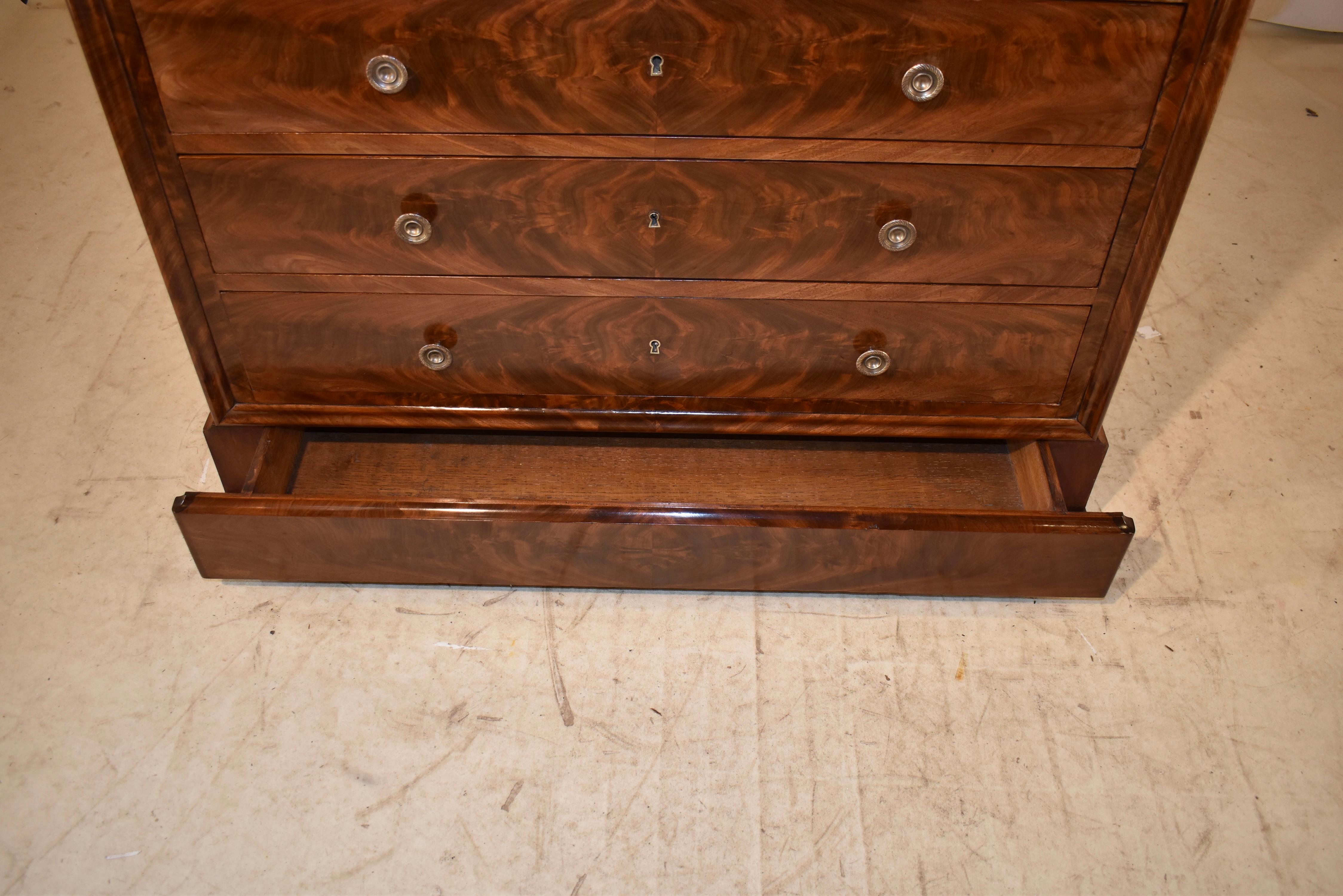 19th Century French Mahogany Commode For Sale 3