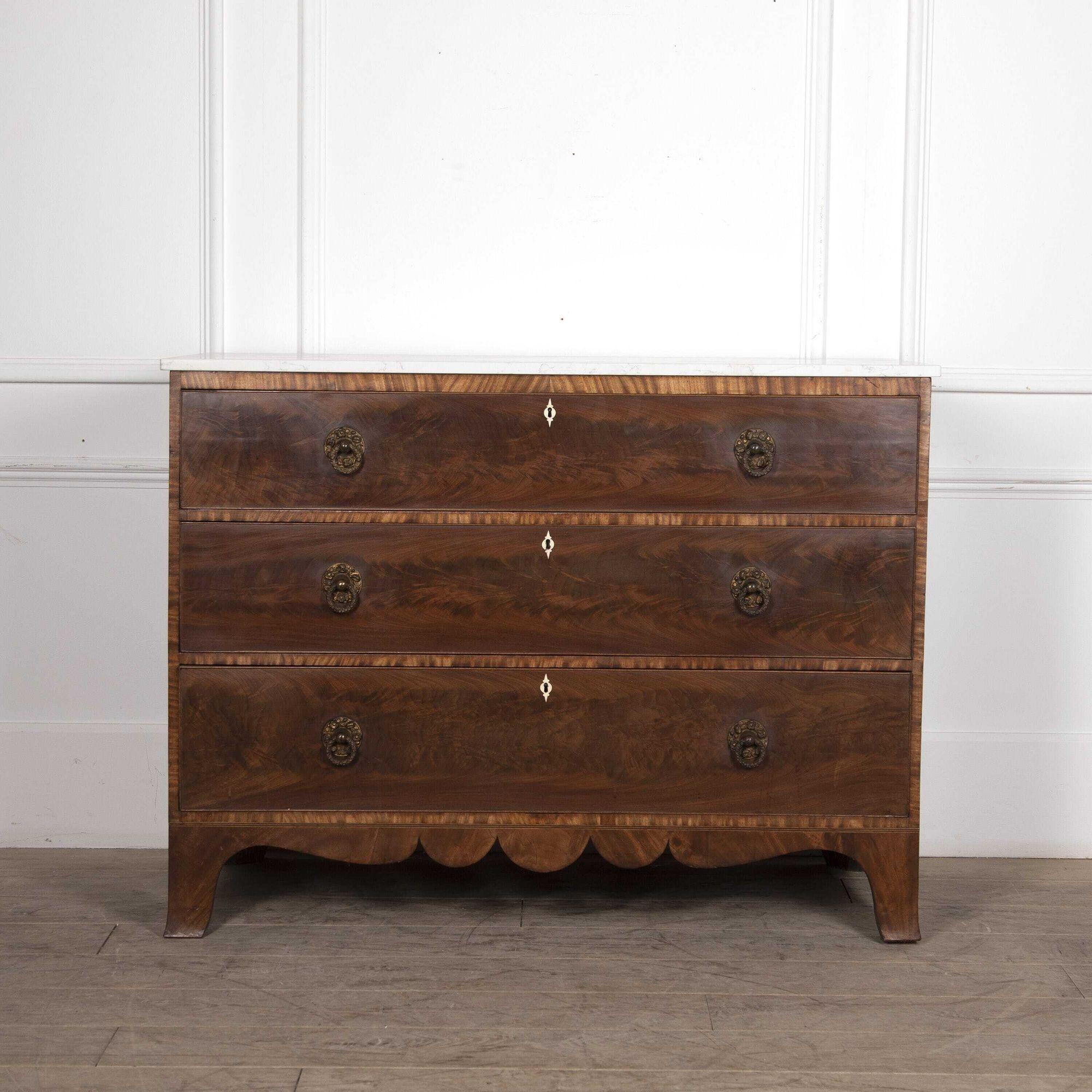 19th Century French Mahogany Commode For Sale 4