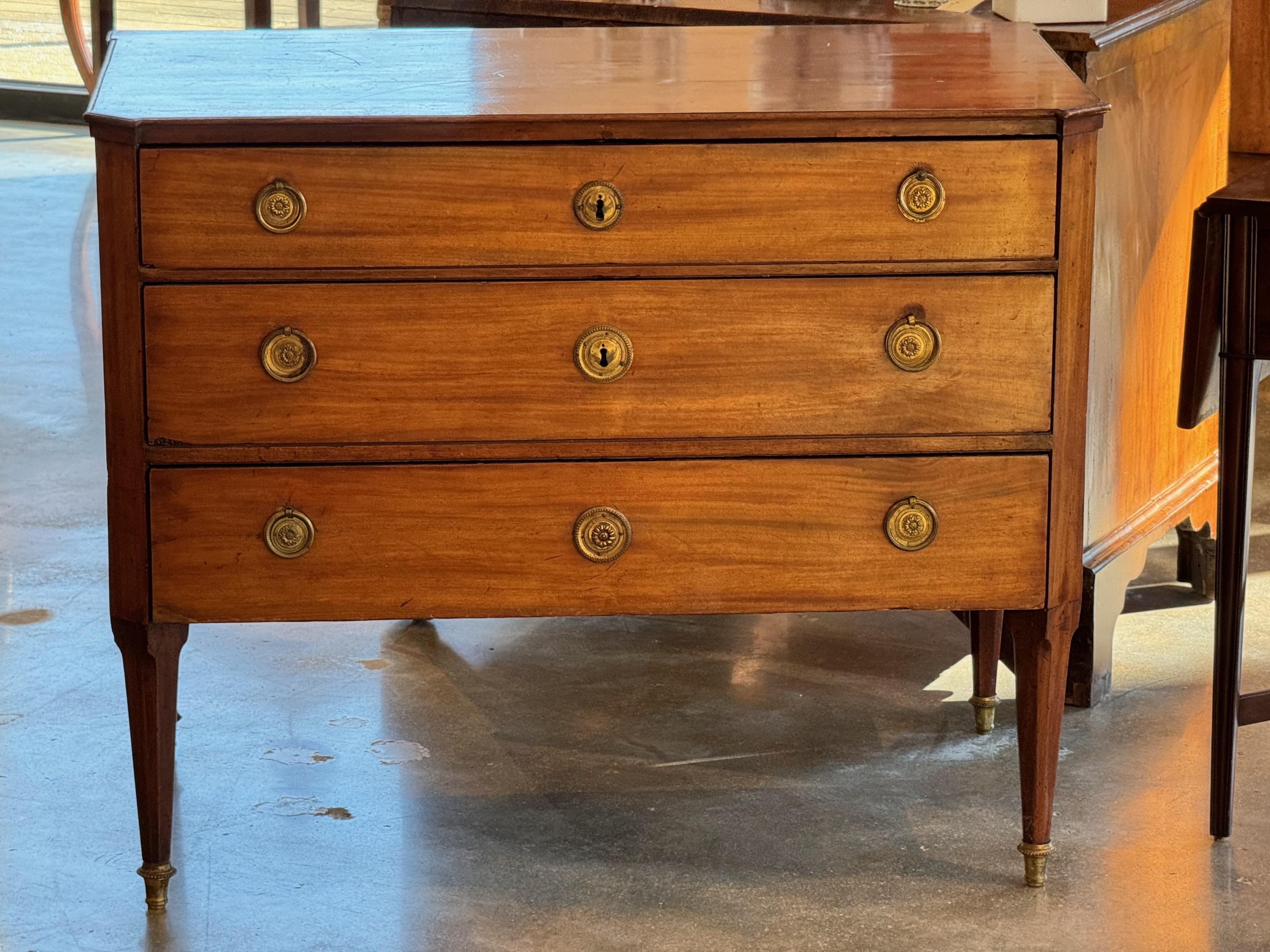 19th Century French Mahogany Commode For Sale 6