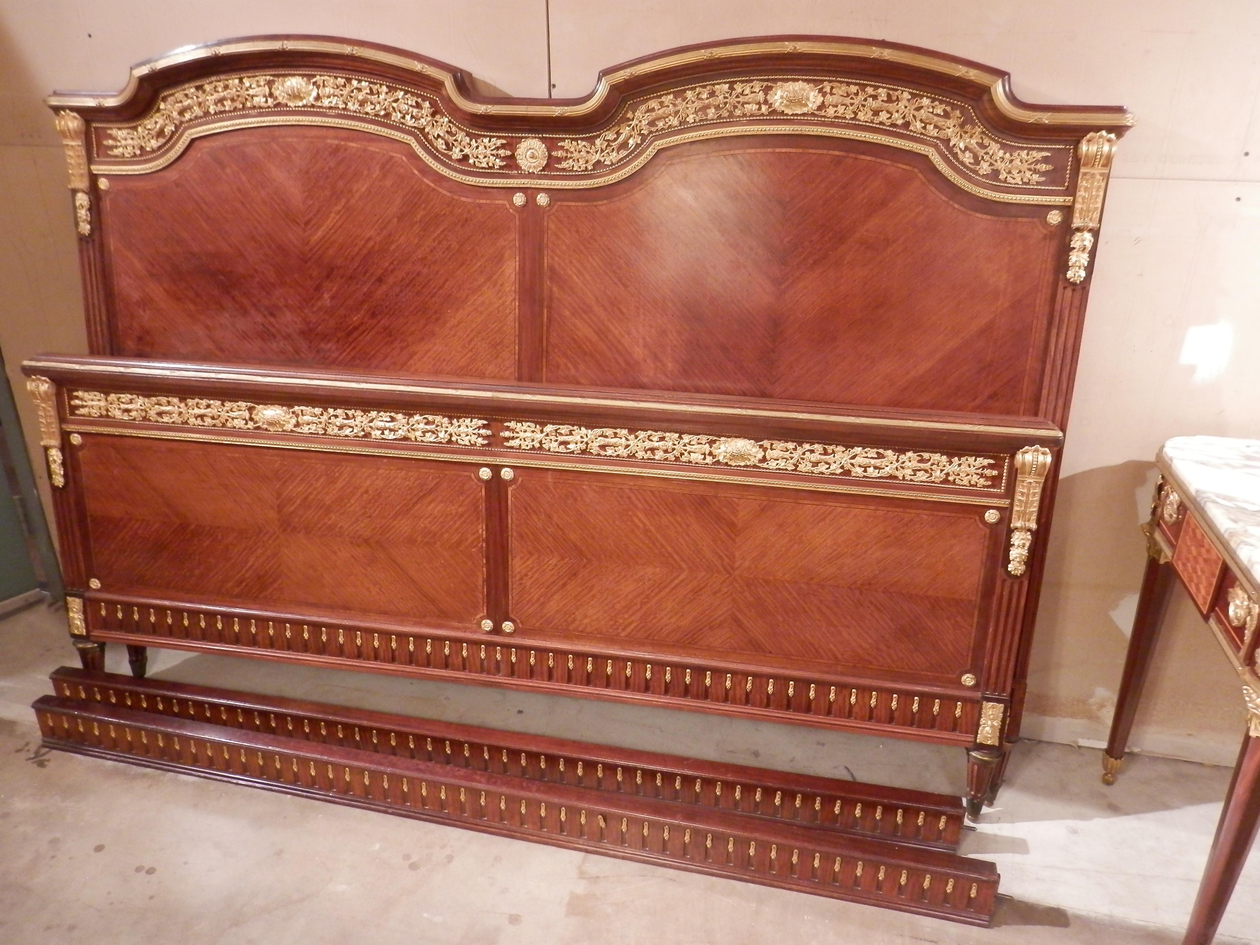 19th Century French Mahogany King size bed In Good Condition In Dallas, TX