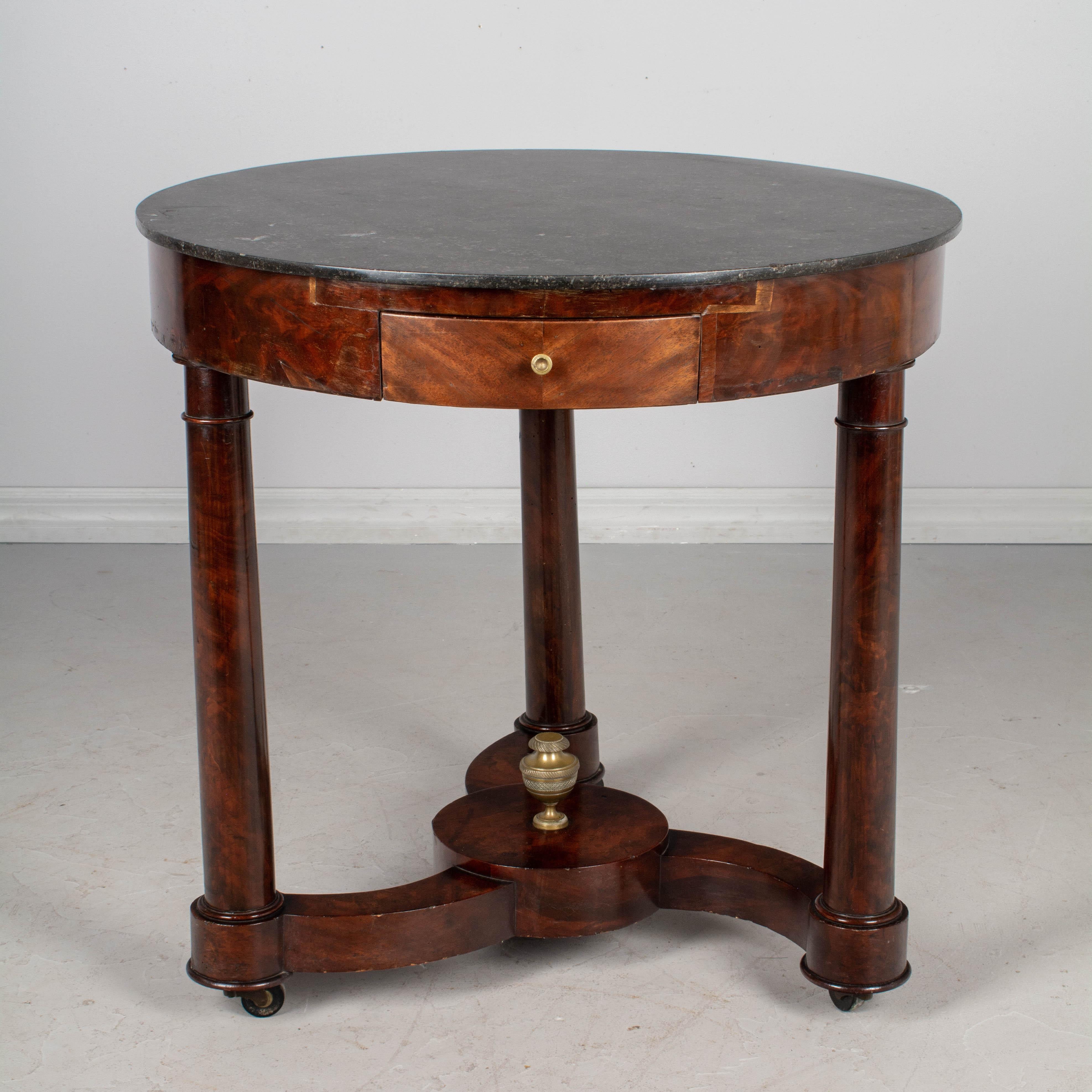 Französischer Mahagoni-Gueridon oder Spieltisch aus dem 19. Jahrhundert (Empire) im Angebot
