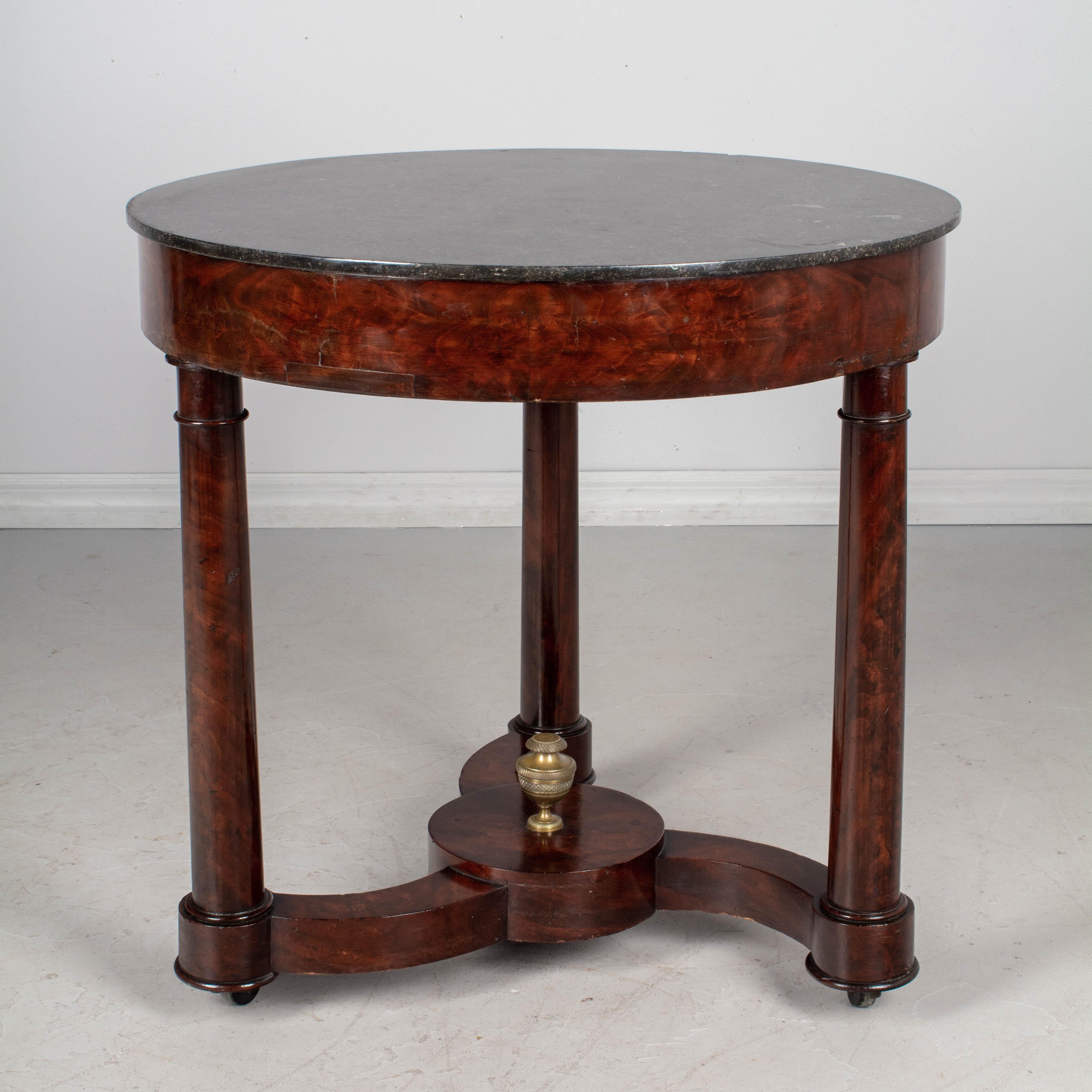Französischer Mahagoni-Gueridon oder Spieltisch aus dem 19. Jahrhundert im Zustand „Gut“ im Angebot in Winter Park, FL