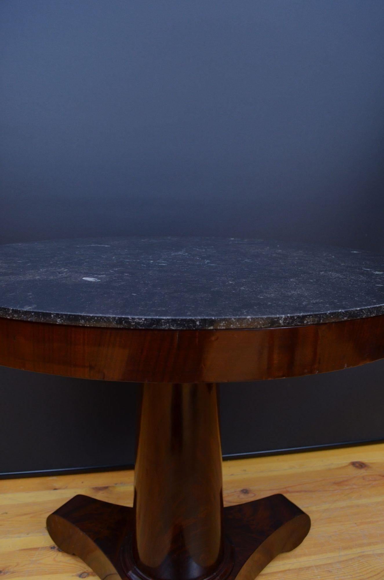 Table de Gueridon en acajou français du 19ème siècle - Table de centre en vente 5
