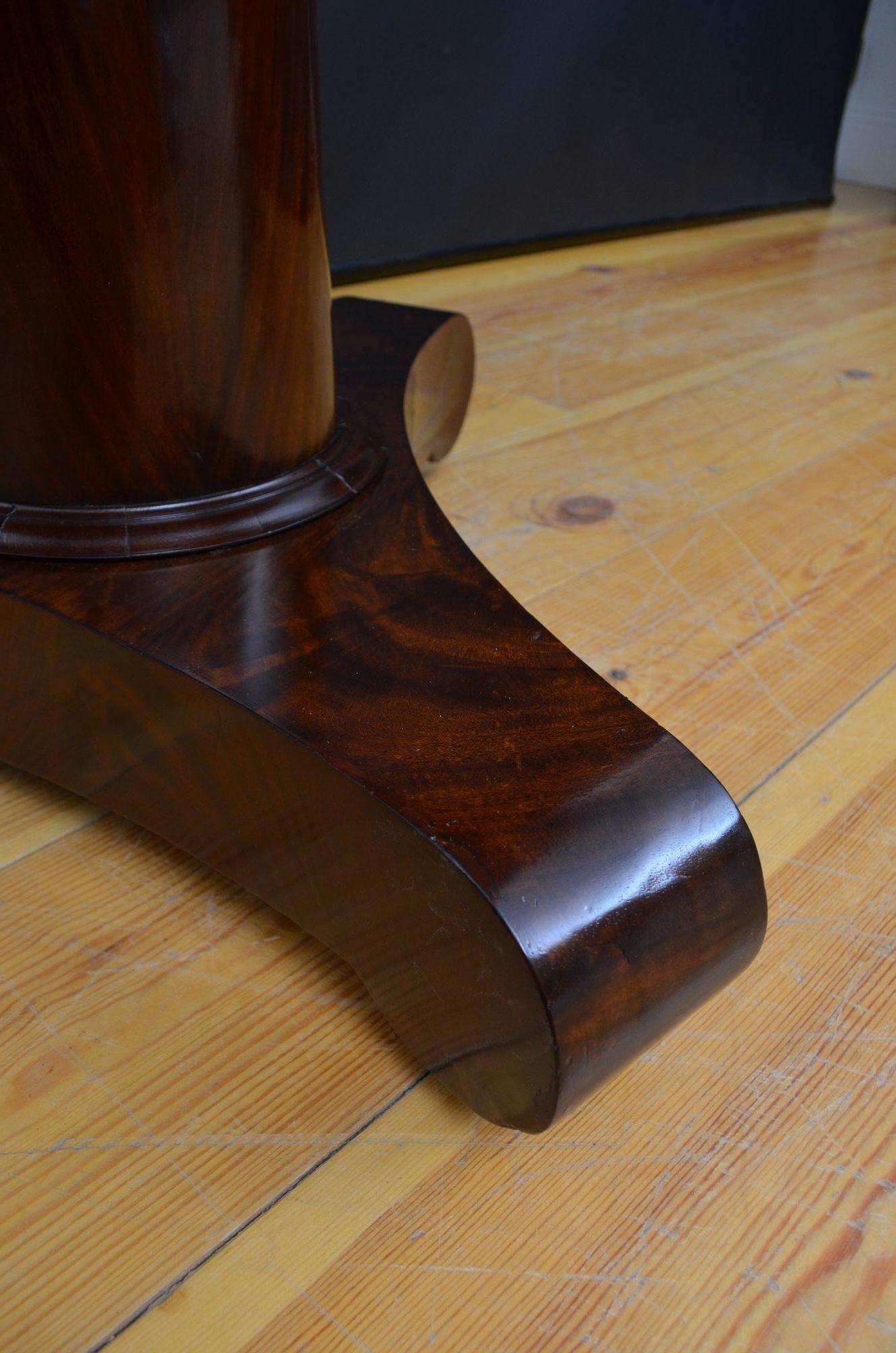 Table de Gueridon en acajou français du 19ème siècle - Table de centre en vente 3
