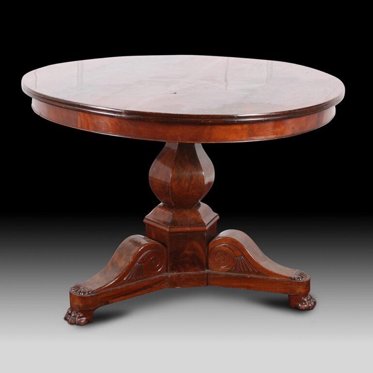 Mahogany Round Table from the late 19th Century of France. In lovely condition 