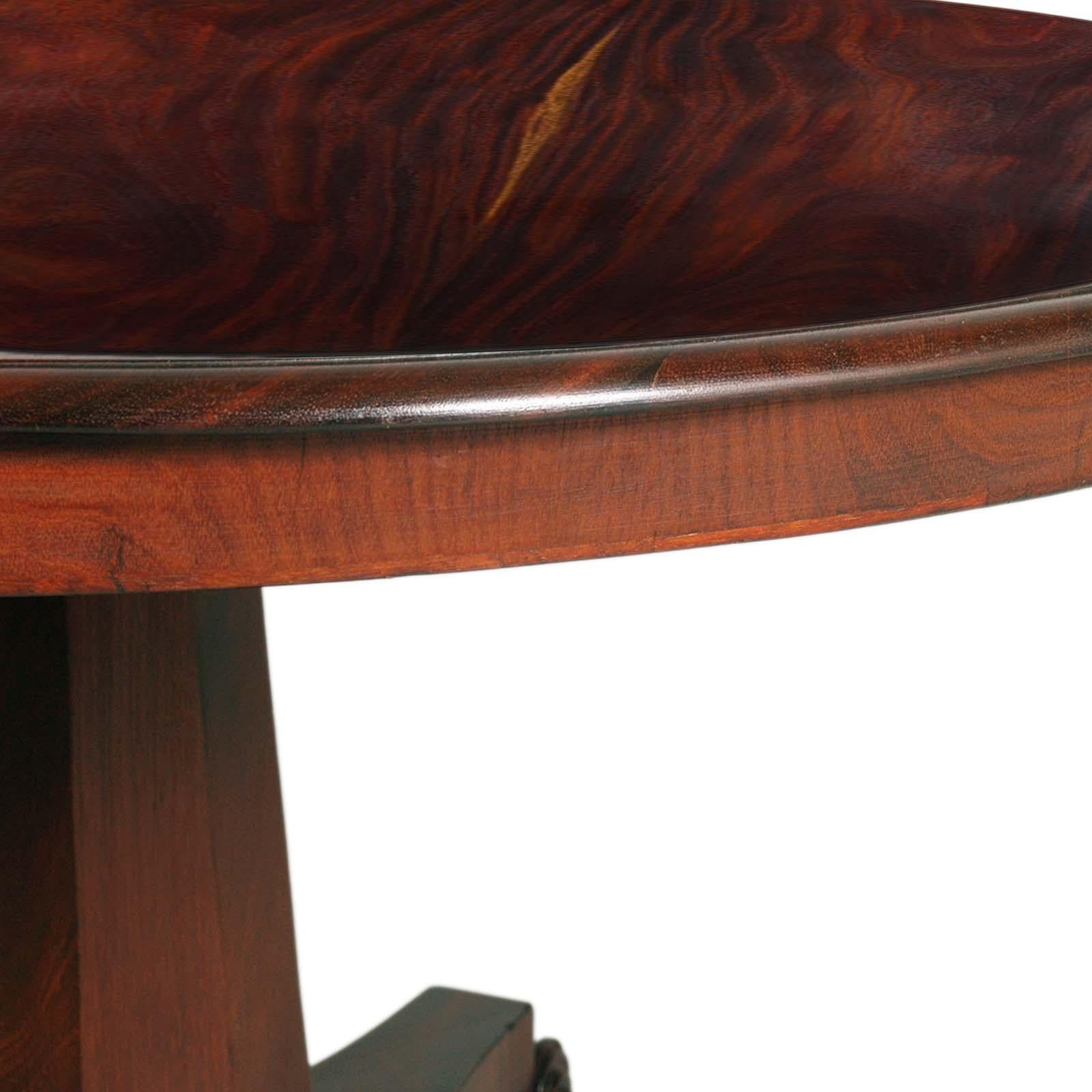 Table française du 19ème siècle style Empire avec quatre chaises Louis Philippe en vente 4