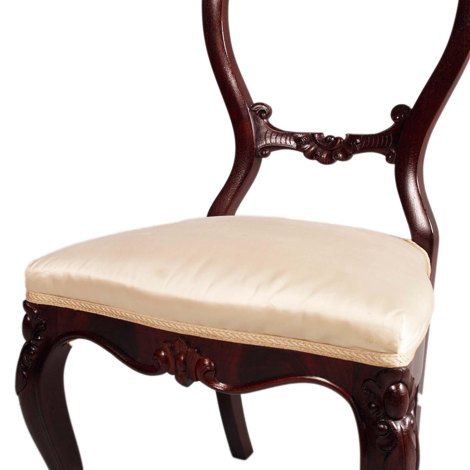 Acajou Table française du 19ème siècle style Empire avec quatre chaises Louis Philippe en vente